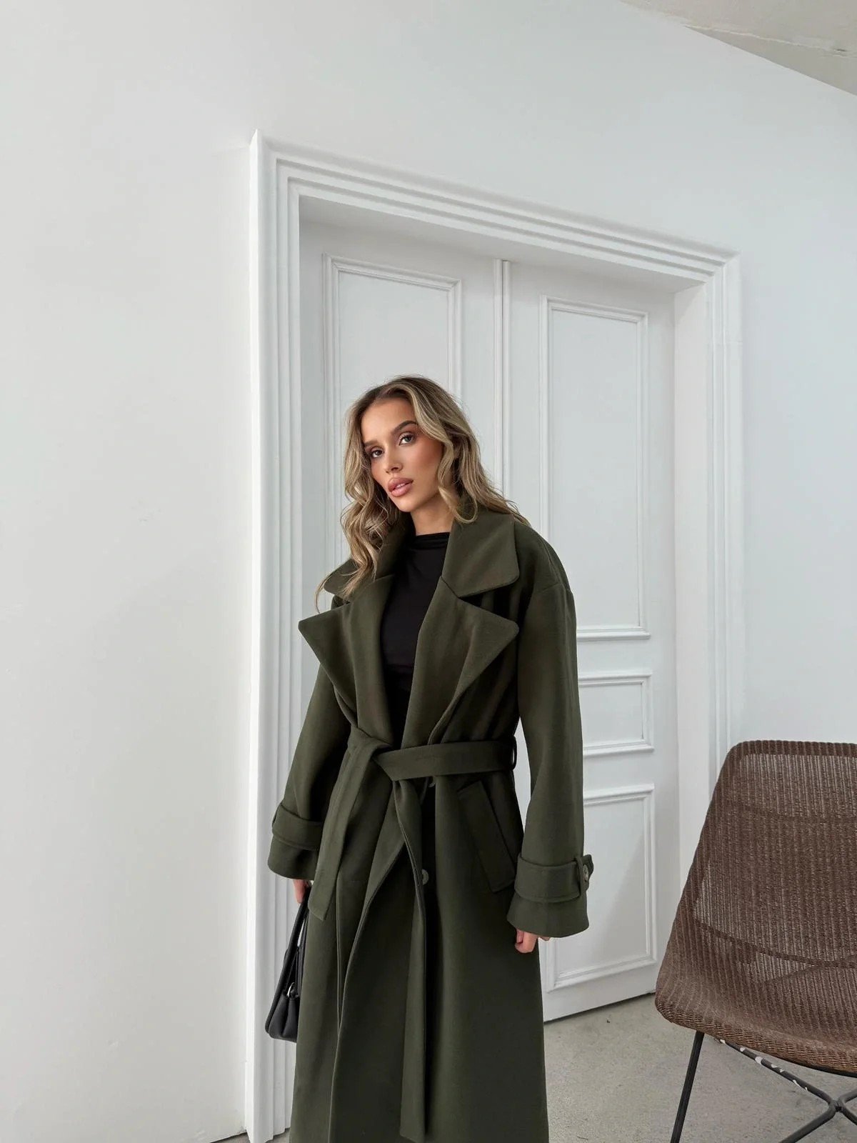 DÜĞME DETAY BEL KUŞAKLI İÇ ASTARLI UZUN KAŞE KABAN HAKİ DRL