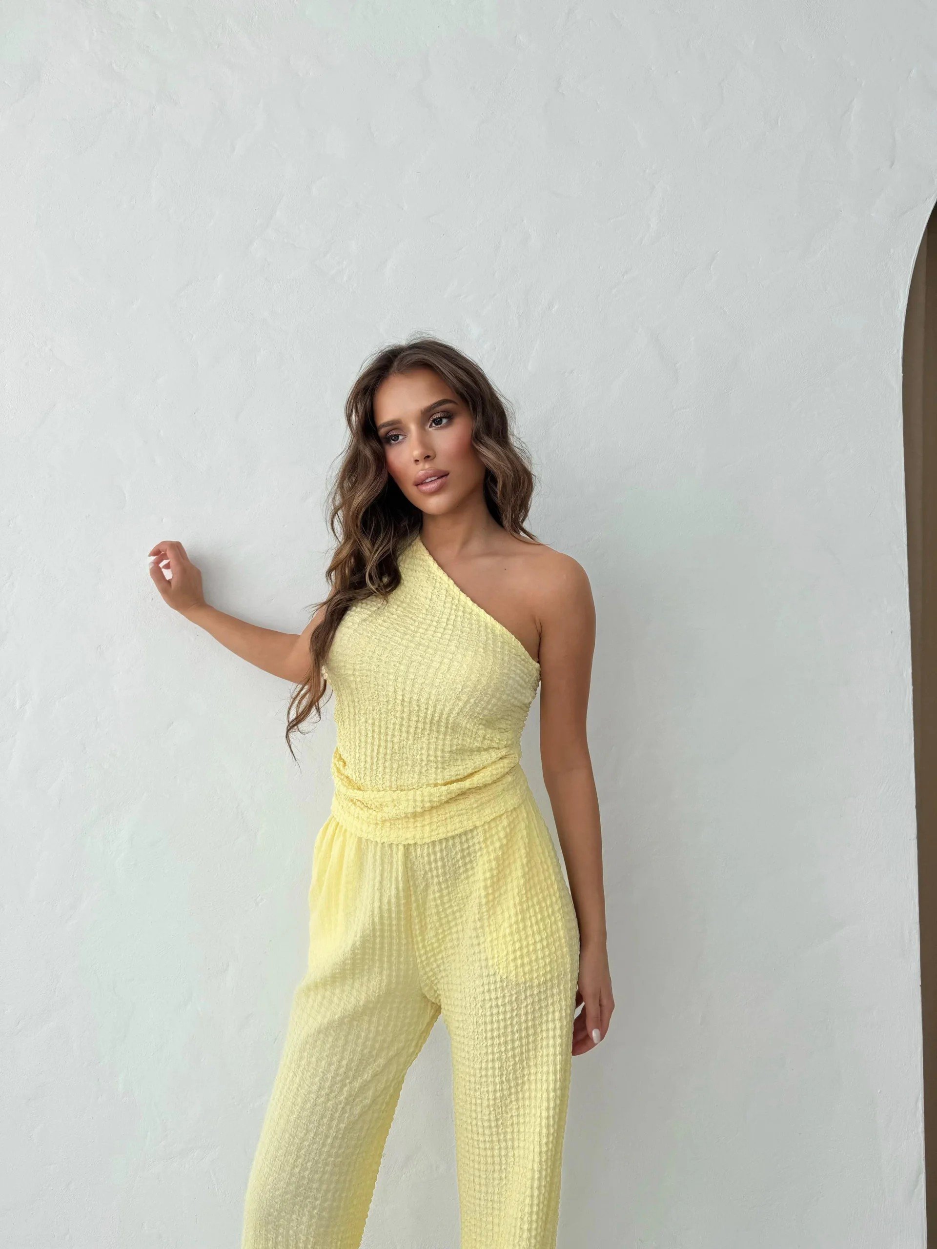 GOFRE TEK OMUZ BLUZ VE PANTOLONLU İKİLİ TAKIM SARI