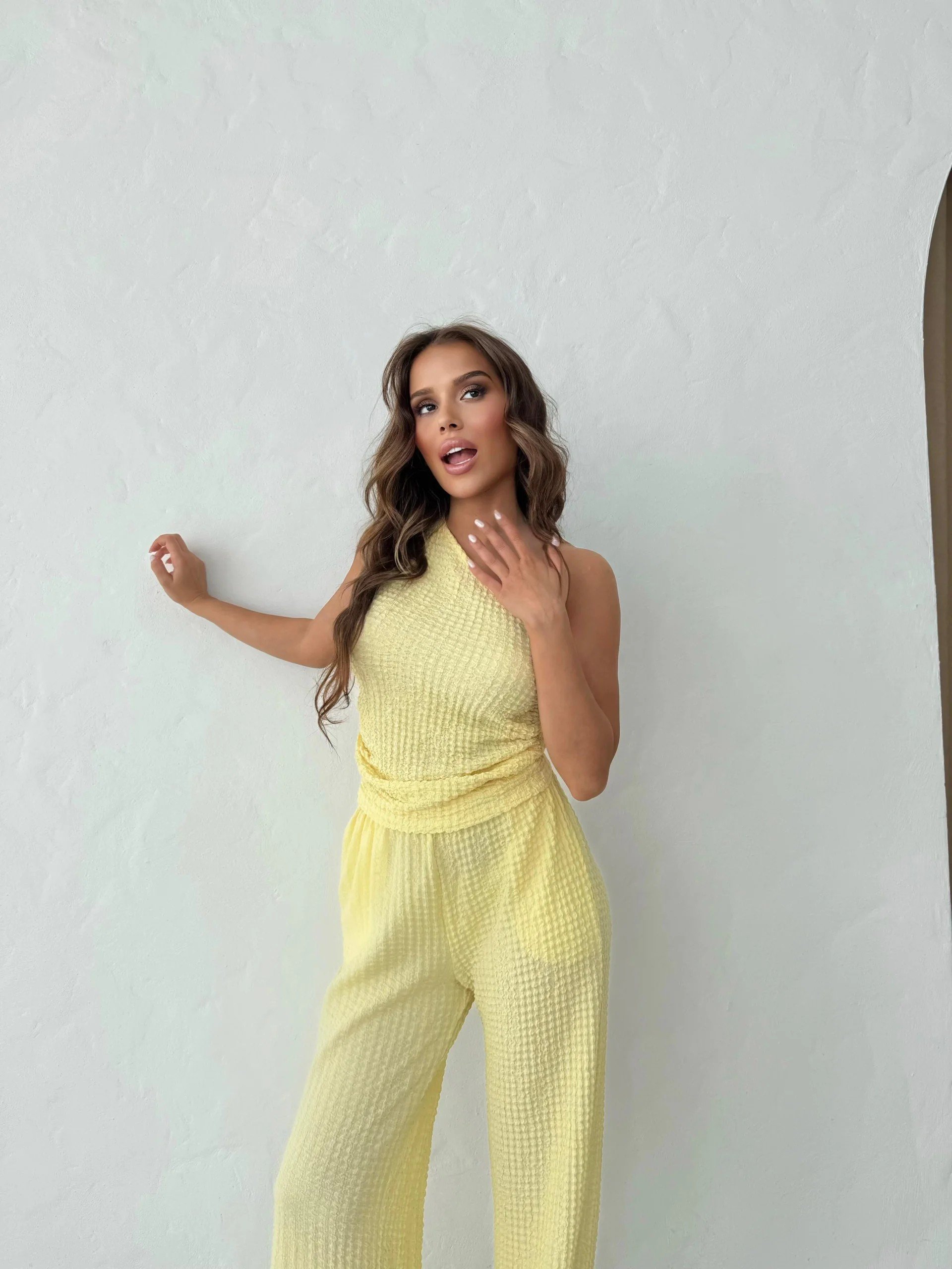 GOFRE TEK OMUZ BLUZ VE PANTOLONLU İKİLİ TAKIM SARI