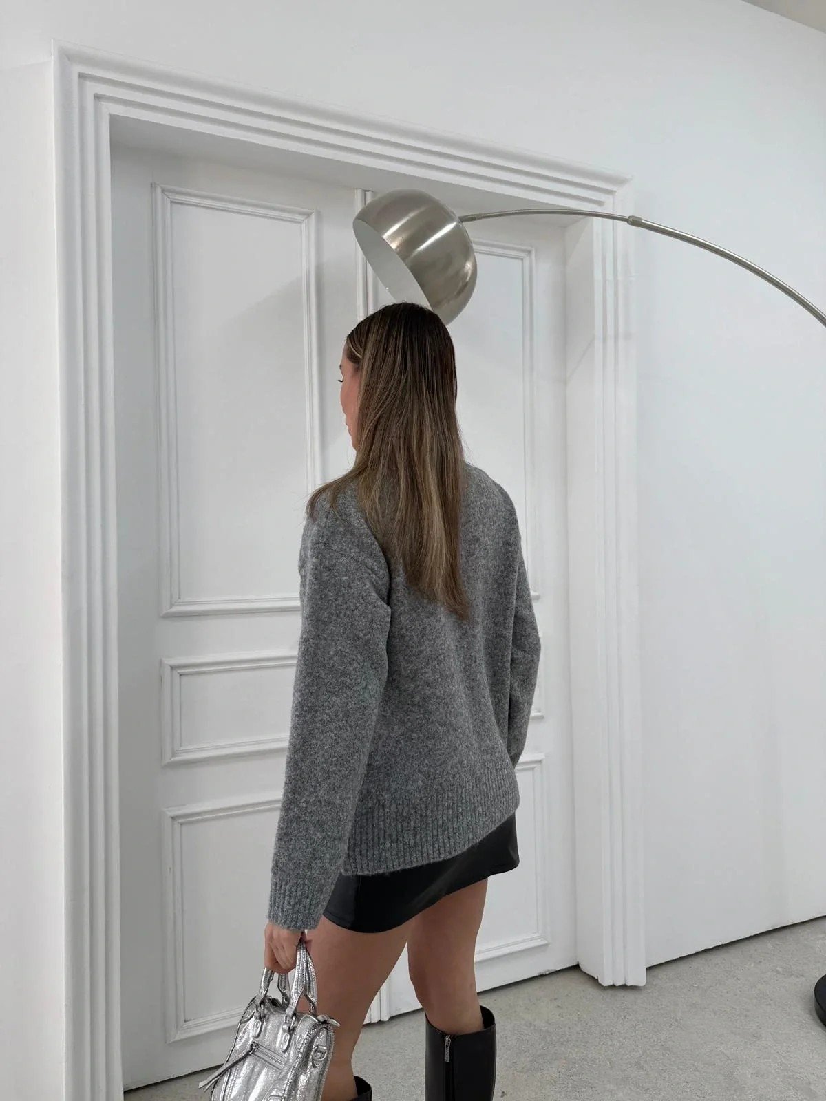 KALP NAKIŞ DETAY YUMOŞ KAZAK GRİ