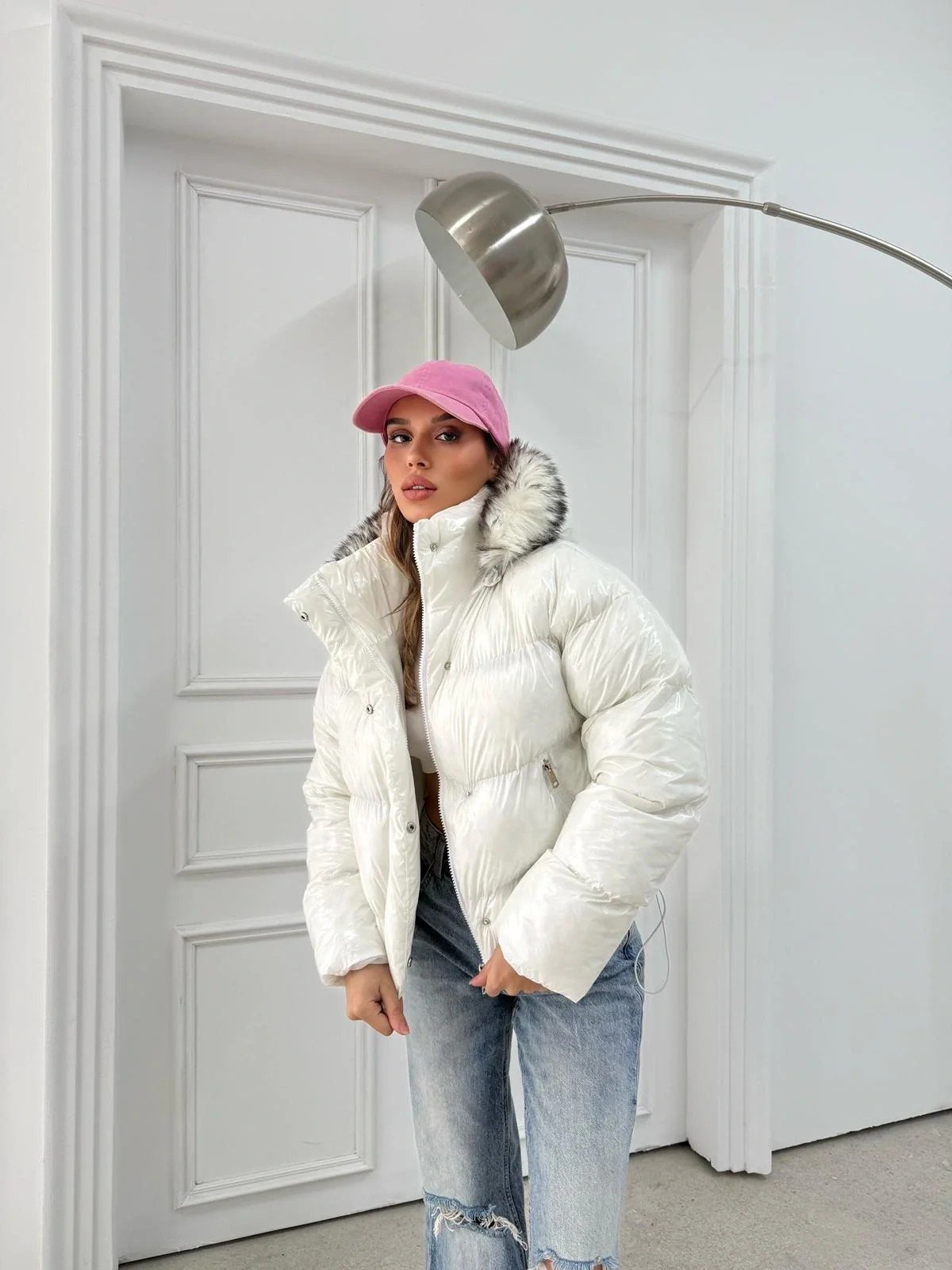 KAPÜŞON KÜRK DETAY RUGAN ŞİŞME MONT BEYAZ