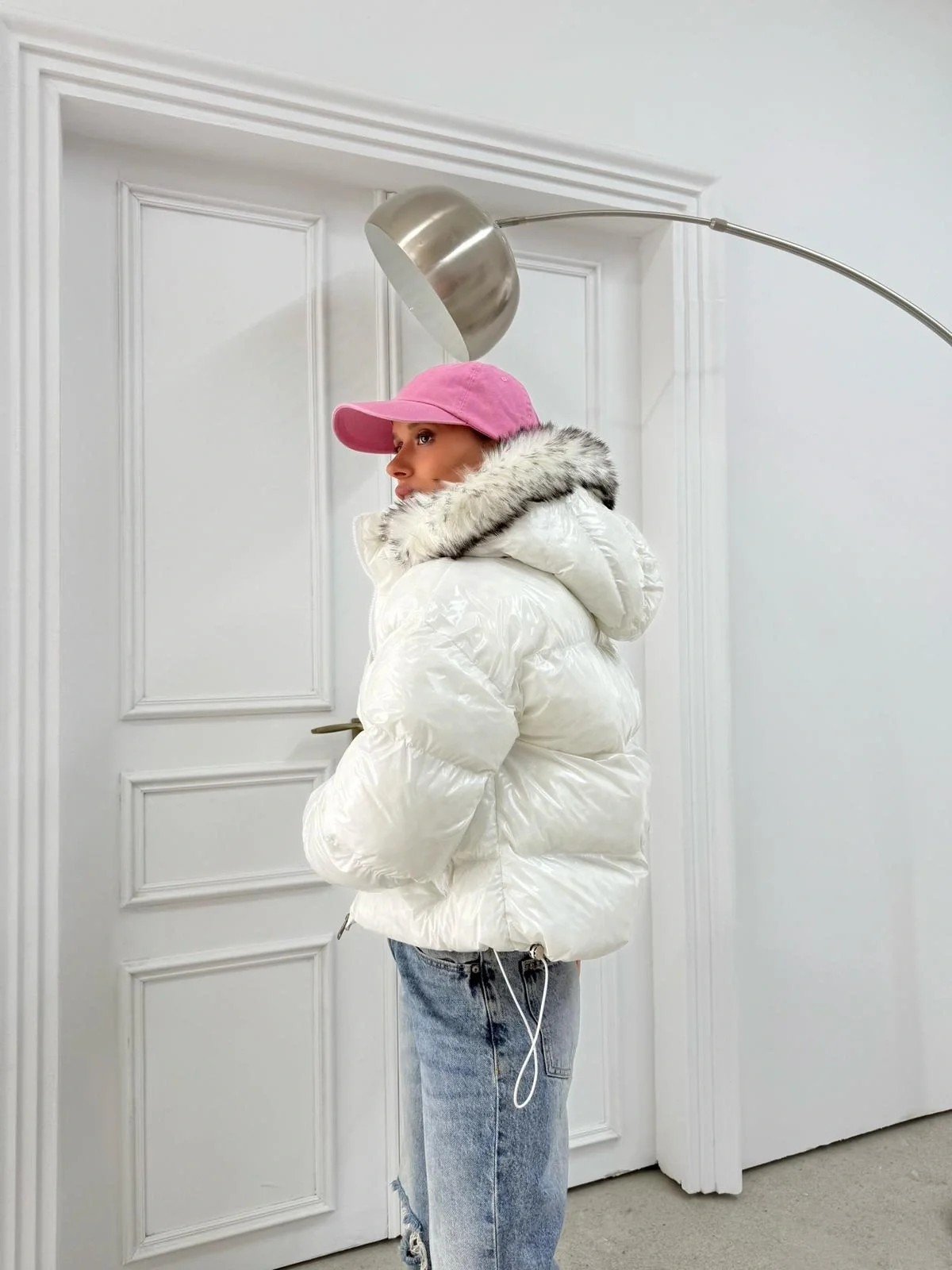 KAPÜŞON KÜRK DETAY RUGAN ŞİŞME MONT BEYAZ