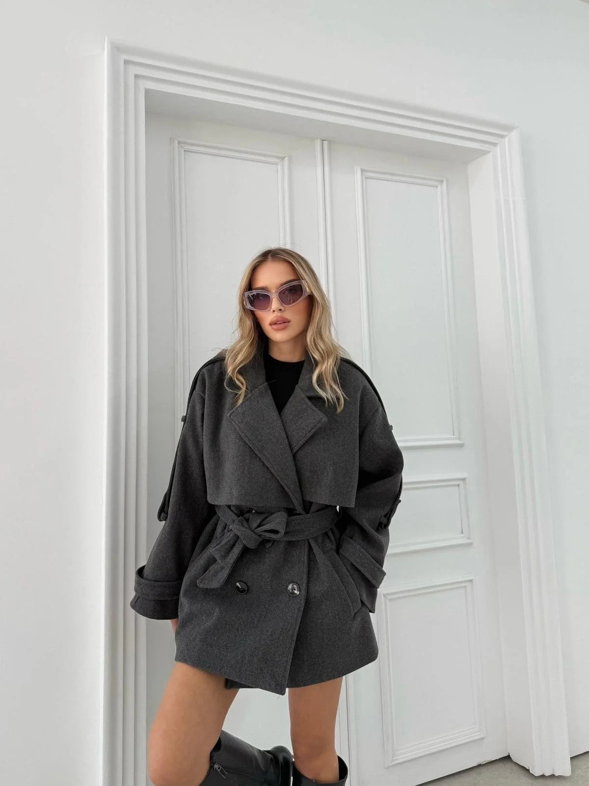 KAŞE BEL VE KOL KUŞAKLI İÇ ASTARLI DÜĞME DETAY TRENÇ ANTRASİT 2026