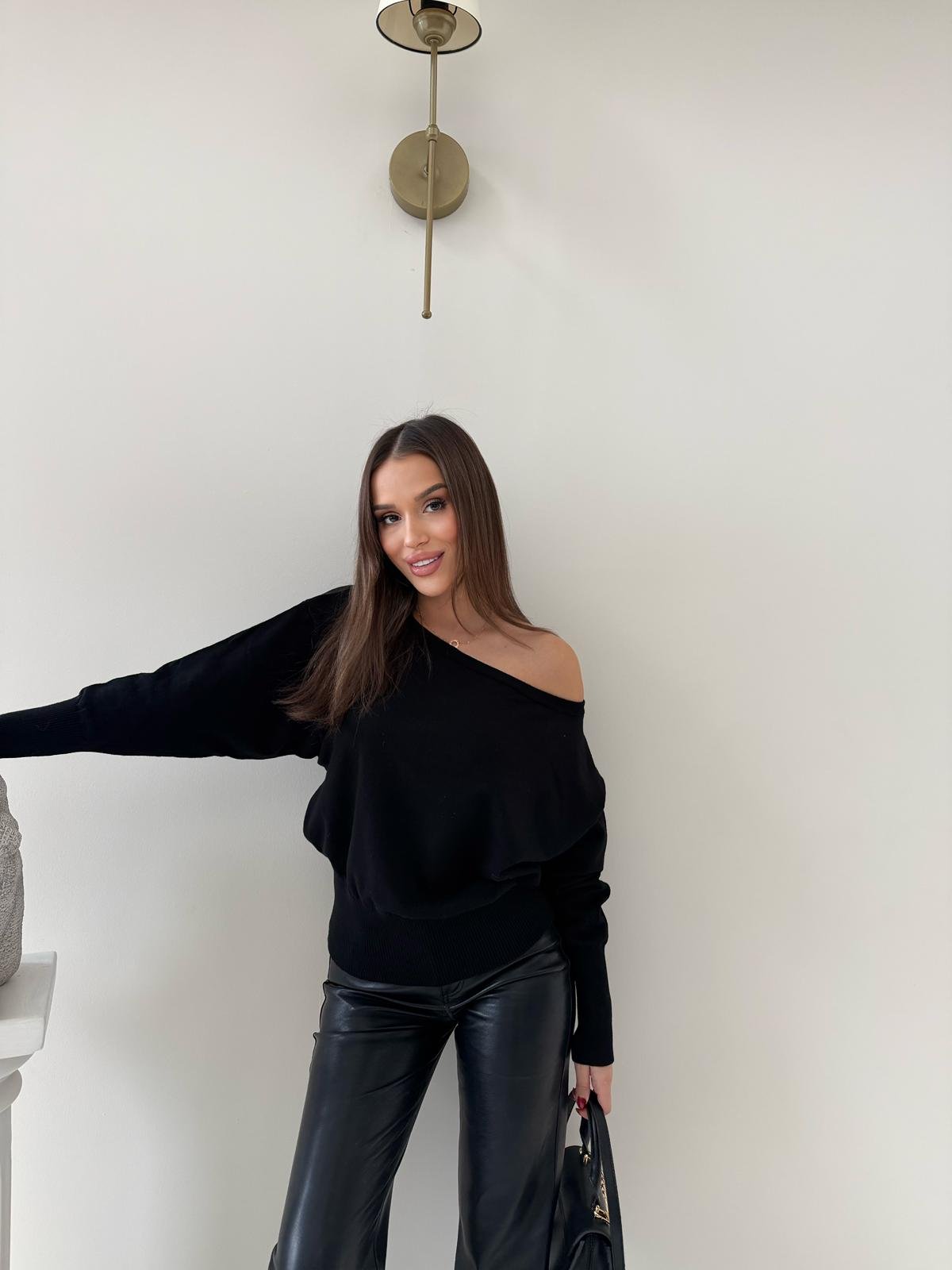 KAYIK YAKA TRİKO BLUZ SİYAH