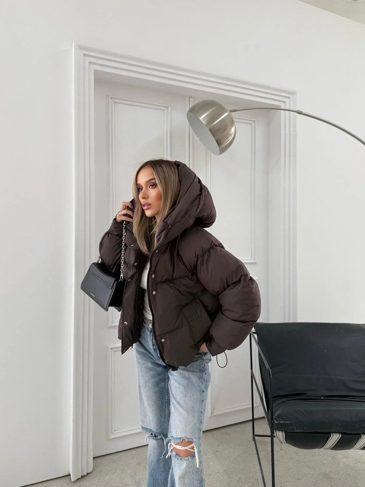 KOL ÇIRTLI KAPİŞONLU ŞİŞME MONT KAHVE