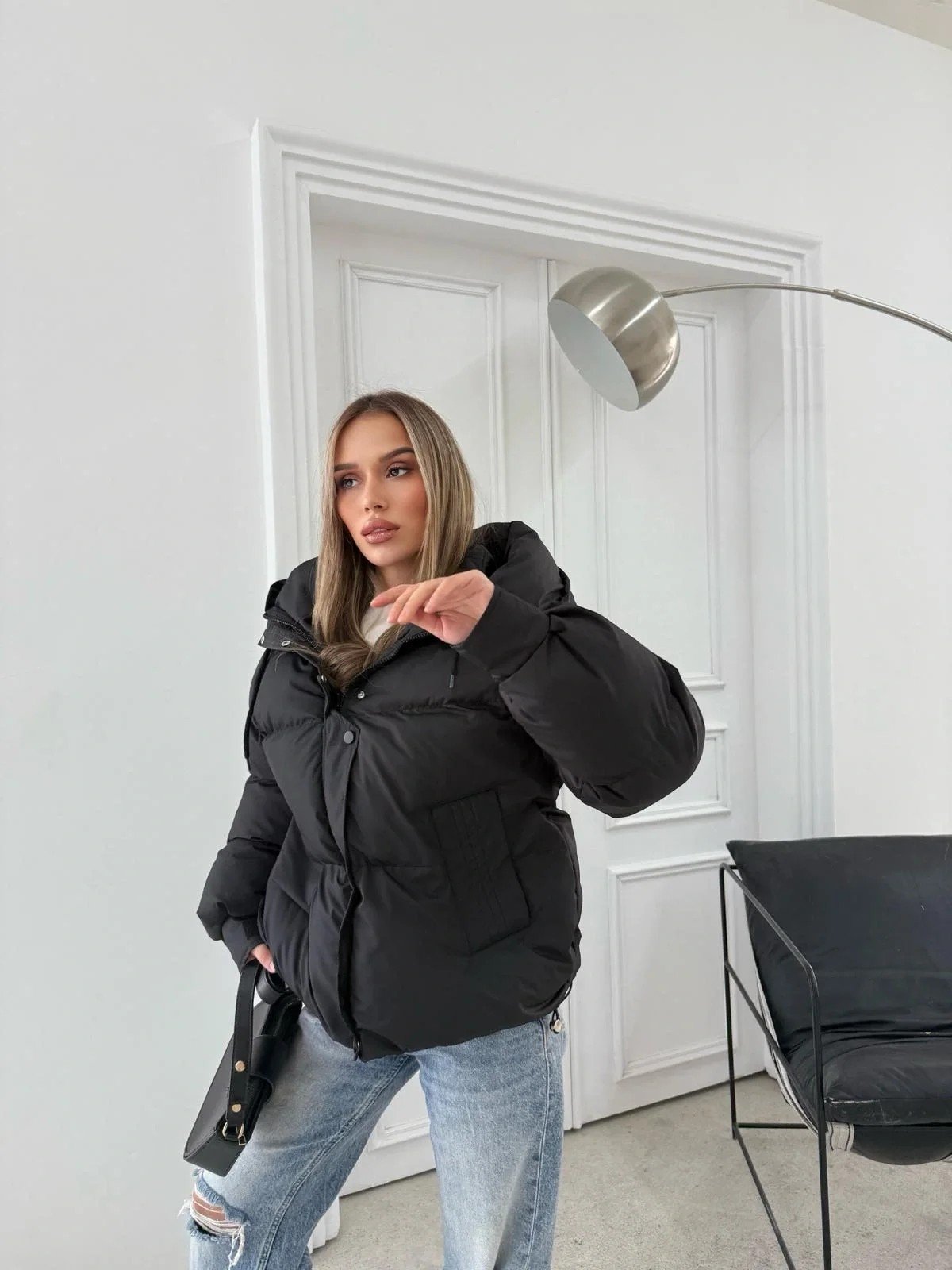 KOL ÇIRTLI KAPİŞONLU ŞİŞME MONT SİYAH