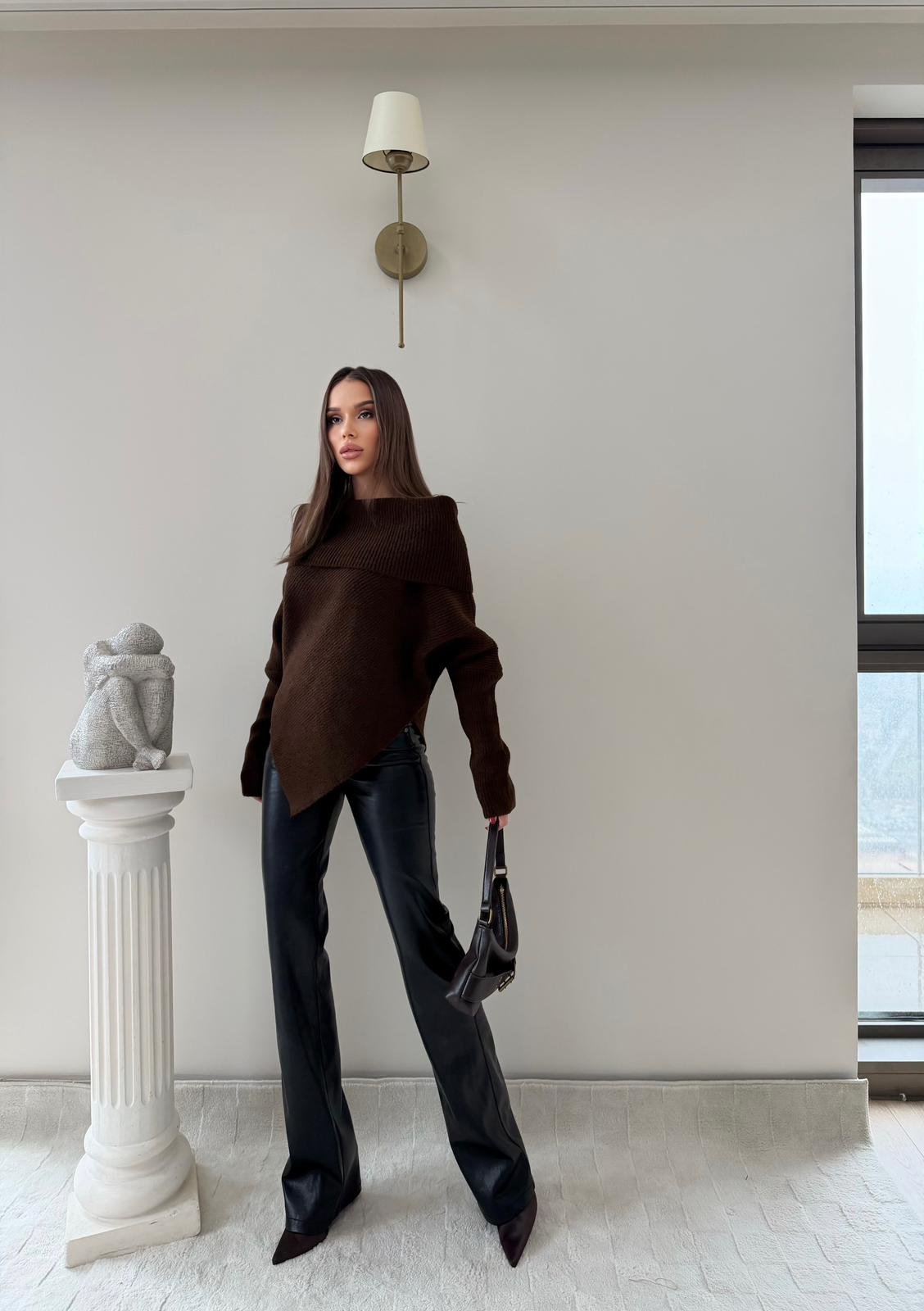 MADONNA YAKA ASİMETRİK DETAY KAZAK ACI KAHVE