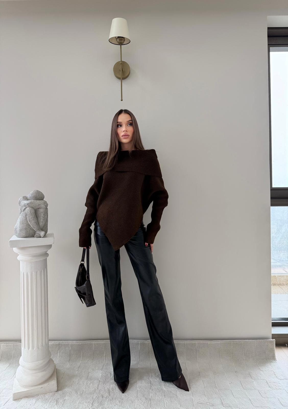 MADONNA YAKA ASİMETRİK DETAY KAZAK ACI KAHVE