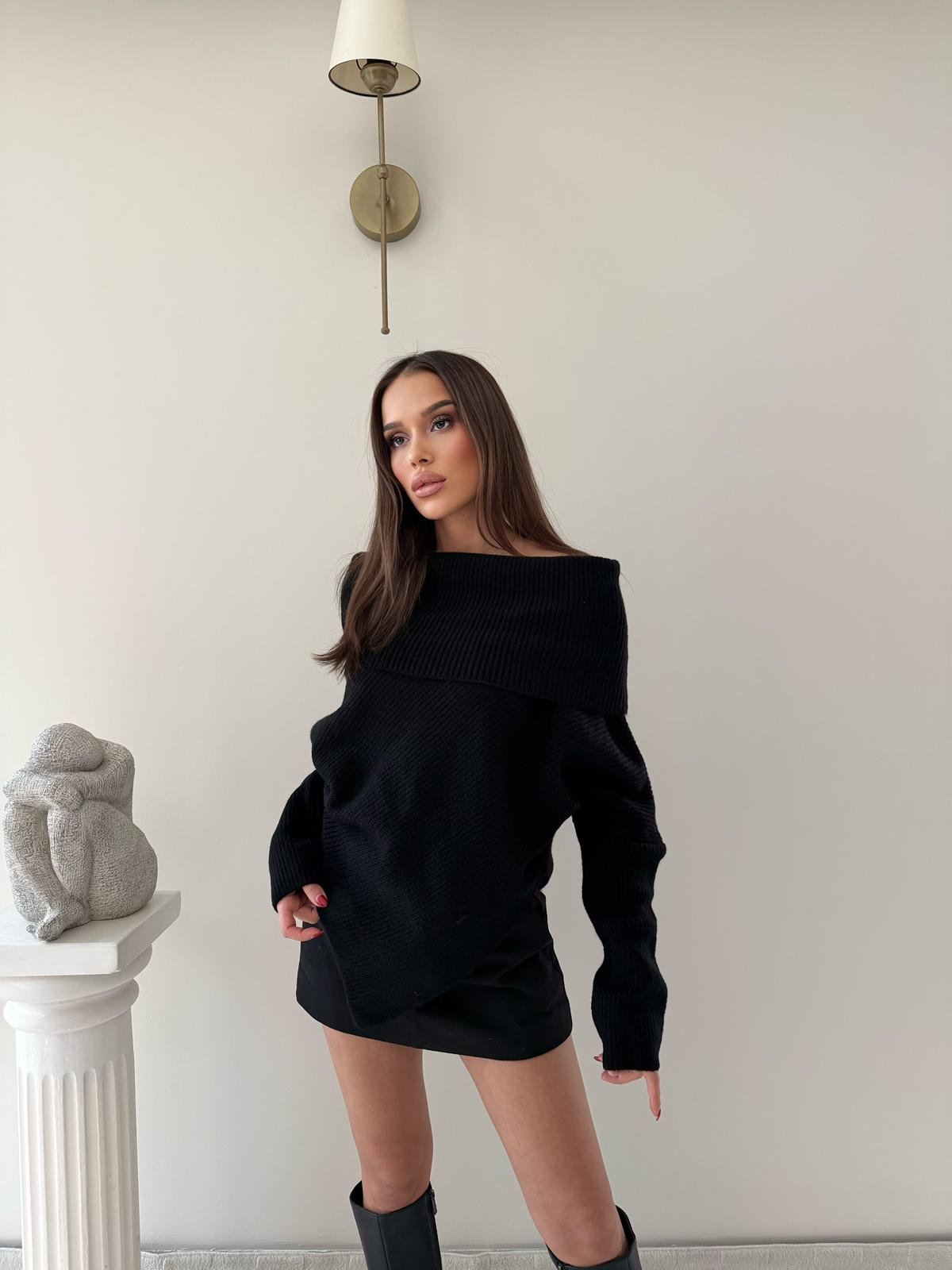 Madonna Yaka Asimetrik Detay Kazak Siyah