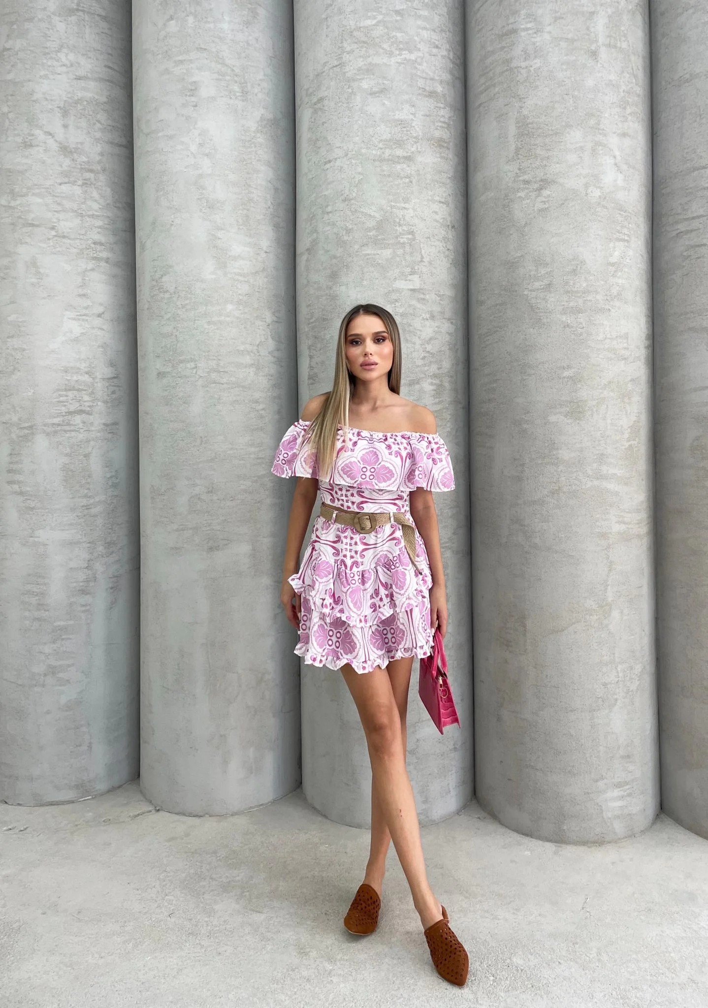 MADONNA YAKA DESENLİ BLUZ VE KEMERLİ ETEKLİ İKİLİ TAKIM PEMBE