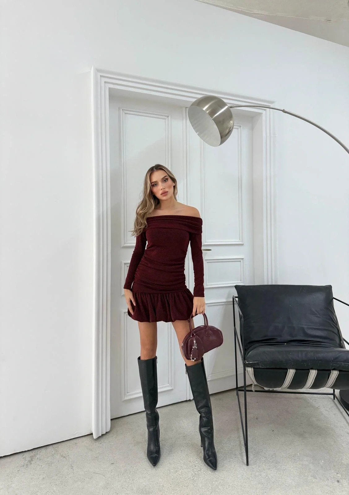 MADONNA YAKA SİMLİ ETEK VOLANLI DRAPELİ ELBİSE BORDO