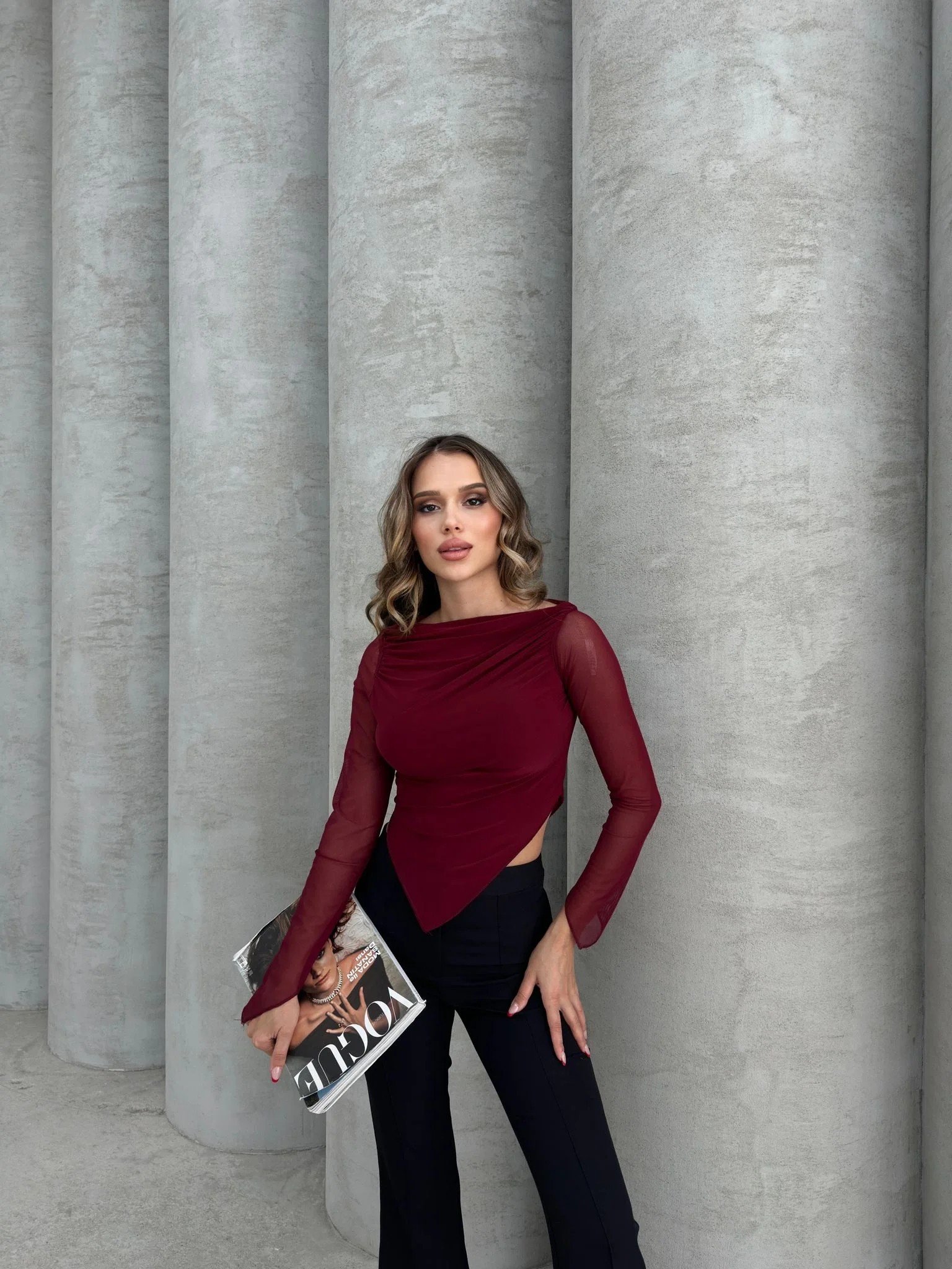 OMUZ PENCERE DETAY ASİMETRİK KOL TÜL CROP BLUZ BORDO