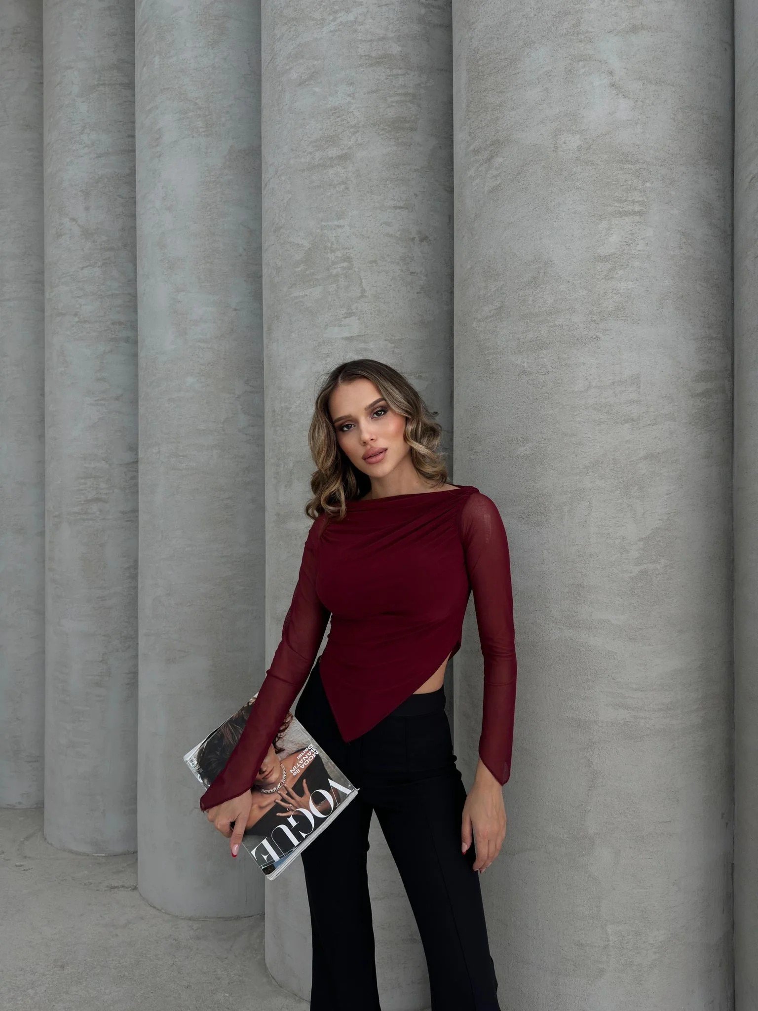 OMUZ PENCERE DETAY ASİMETRİK KOL TÜL CROP BLUZ BORDO