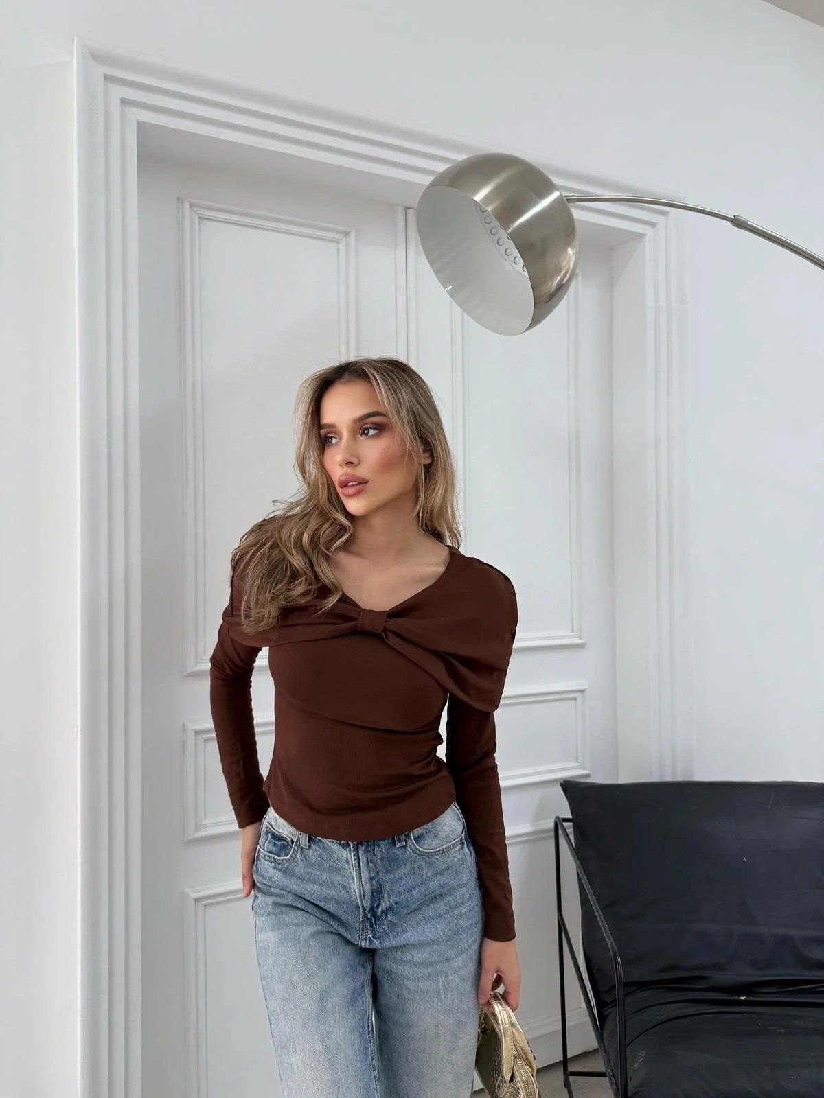 ŞAL YAKA ÖN BURGULU SELANİK KUMAŞ BLUZ KAHVE