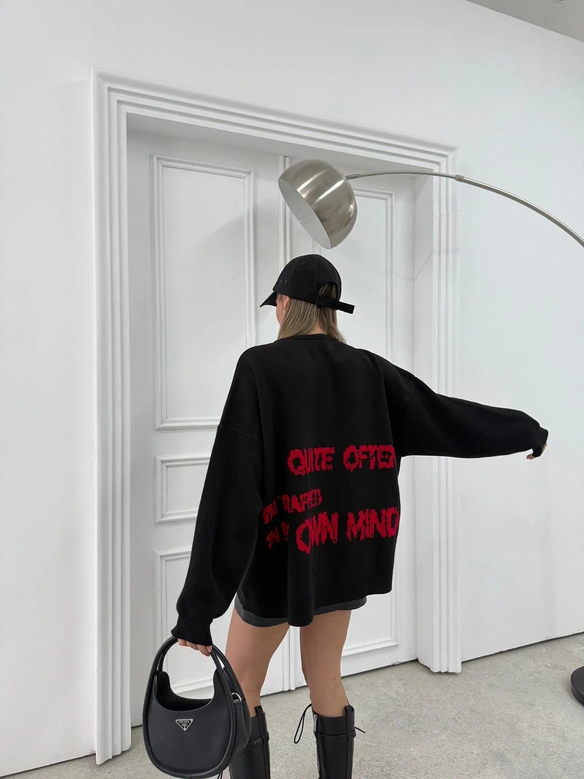 SIRT YAZI DETAY OVERSİZE KAZAK SİYAH