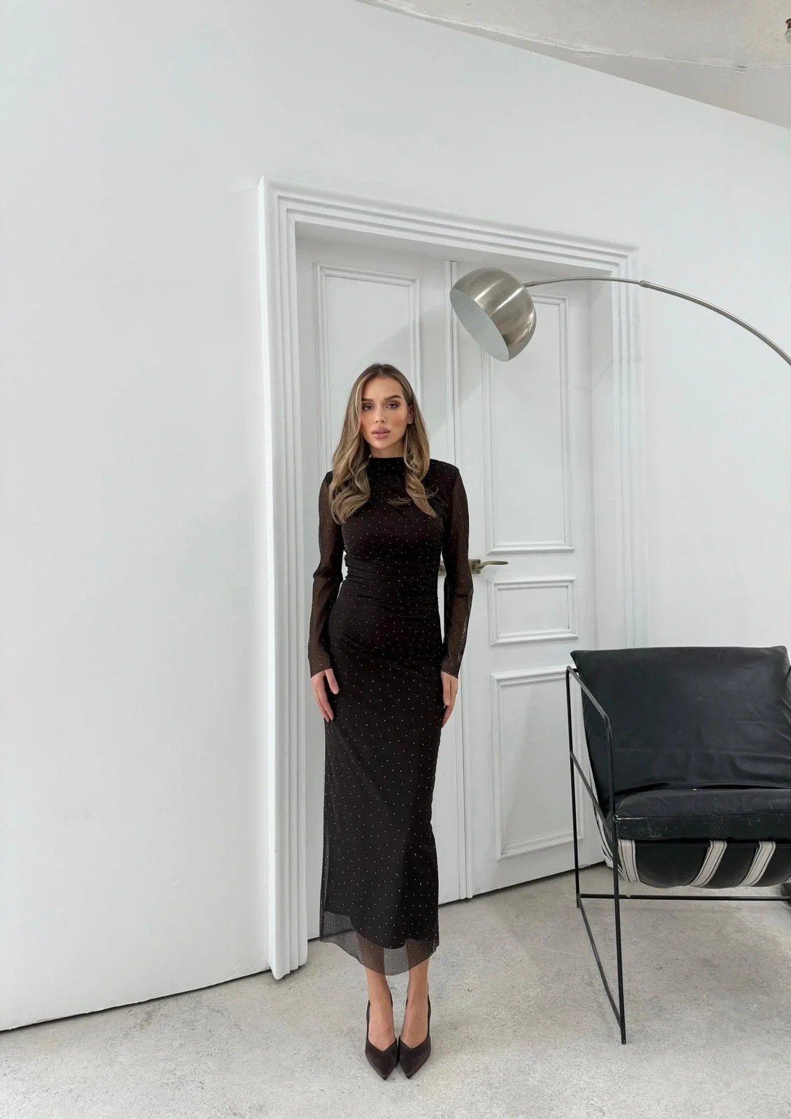 TÜL ASTARLI BEL DRAPE DETAY TAŞLI ELBİSE KAHVE