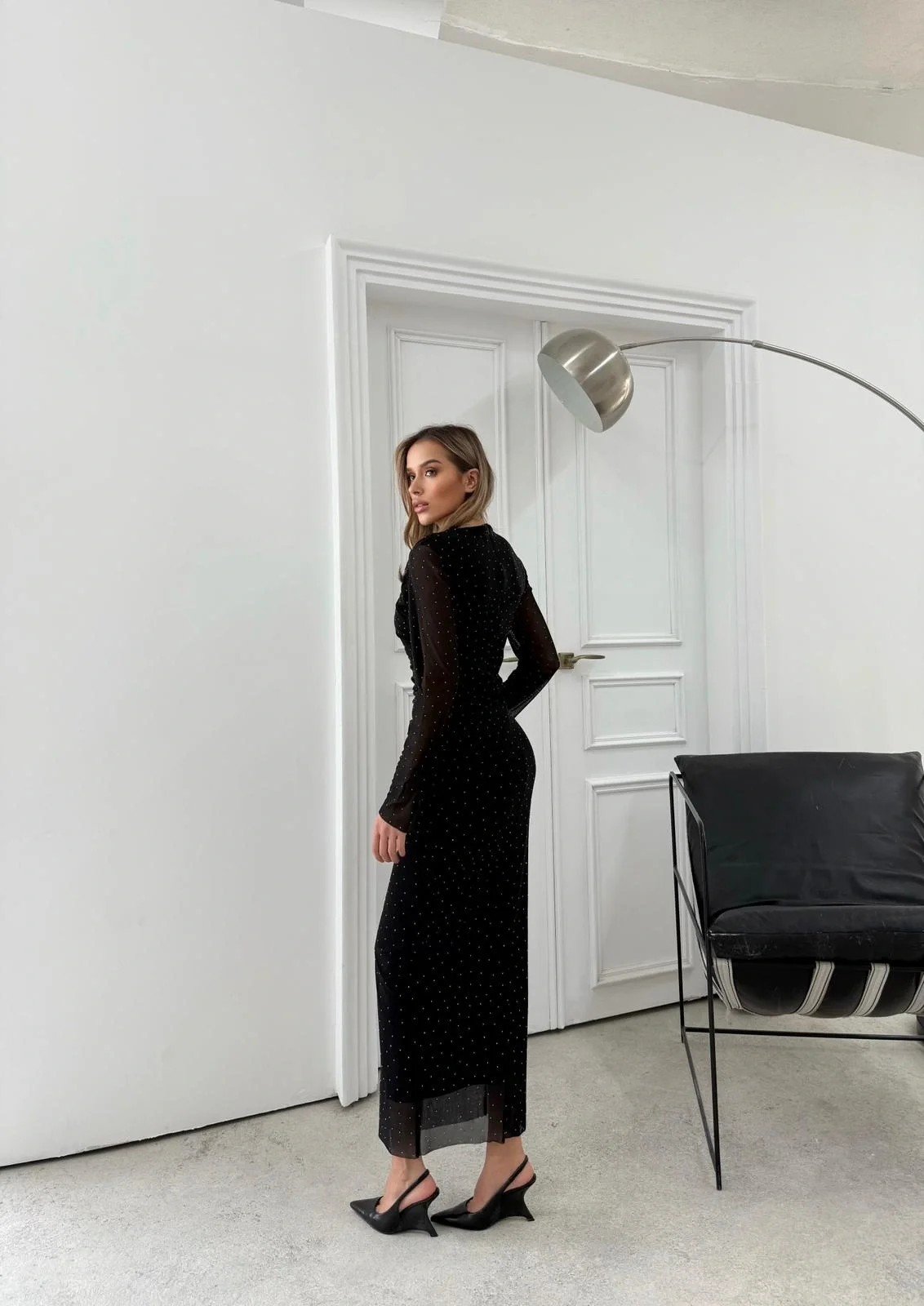 TÜL ASTARLI BEL DRAPE DETAY TAŞLI ELBİSE SİYAH