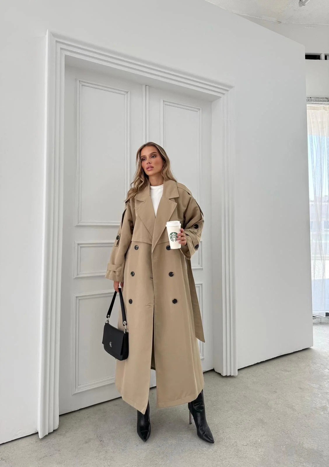 UZUN BEL VE KOL KUŞAKLI DÜĞME DETAY İÇ ASTARLI OVERSİZE TRENÇKOT KREM