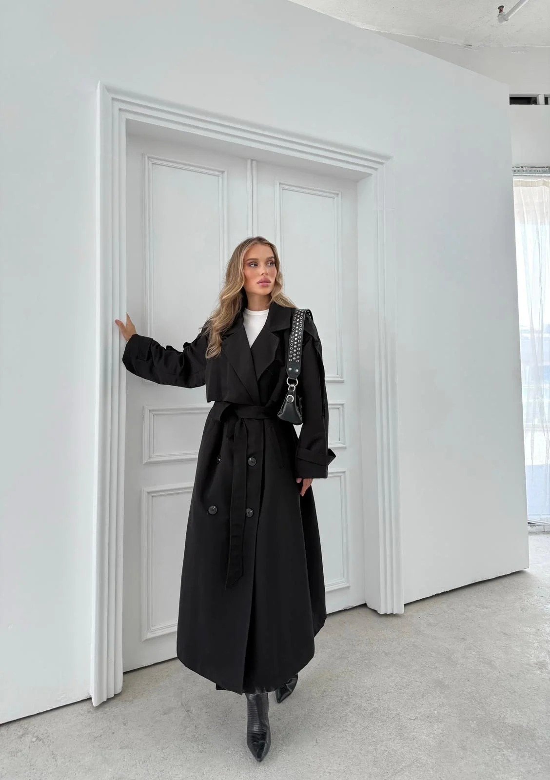 UZUN BEL VE KOL KUŞAKLI DÜĞME DETAY OVERSİZE İÇ ASTARLI TRENÇKOT SİYAH