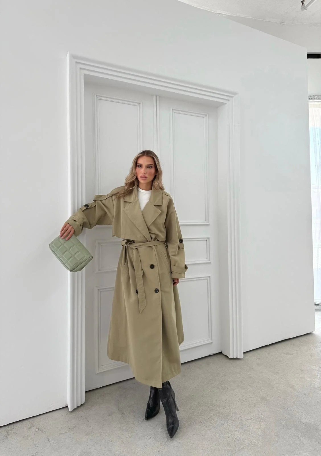 UZUN BEL VE KOL KUŞAKLI DÜĞME DETAY OVERSİZE İÇ ASTARLI TRENÇKOT YEŞİL