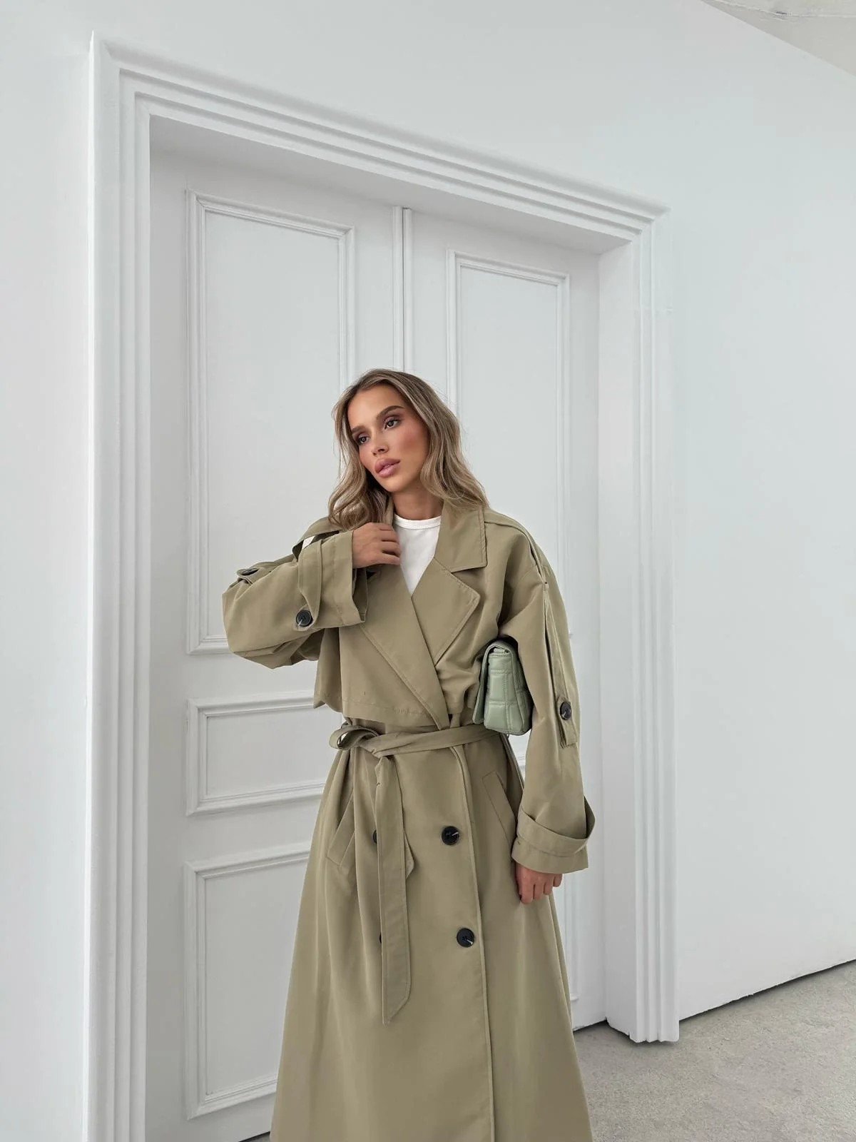 UZUN BEL VE KOL KUŞAKLI DÜĞME DETAY OVERSİZE İÇ ASTARLI TRENÇKOT YEŞİL