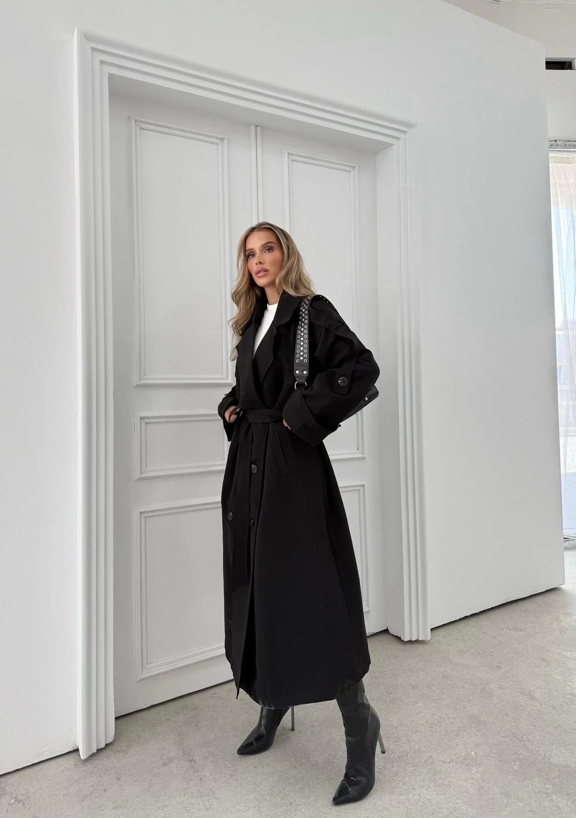 UZUN BEL VE KOL KUŞAKLI DÜĞME DETAY OVERSİZE İÇ ASTARLI TRENÇKOT SİYAH