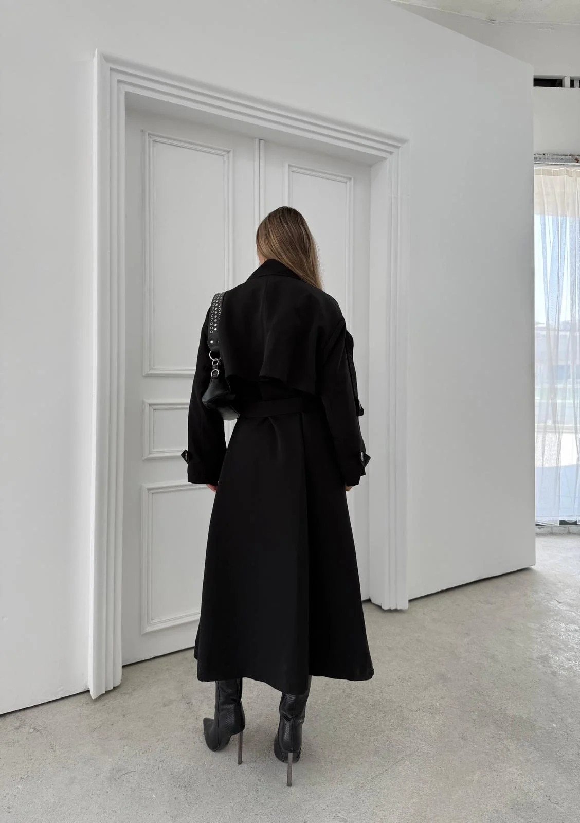 UZUN BEL VE KOL KUŞAKLI DÜĞME DETAY OVERSİZE İÇ ASTARLI TRENÇKOT SİYAH