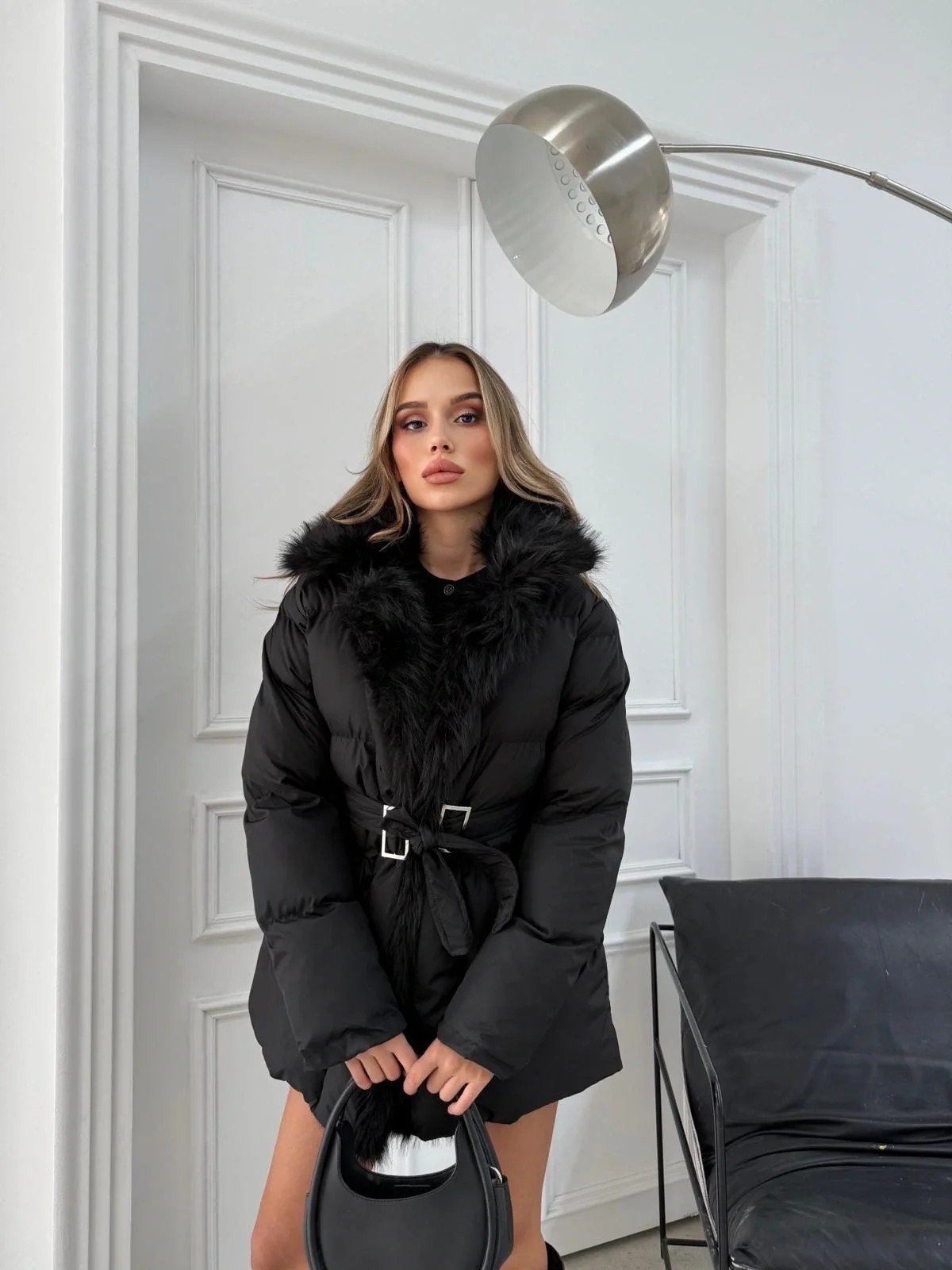 YAKA KÜRK DETAY BEL KEMERLİ ŞİŞME MONT SİYAH