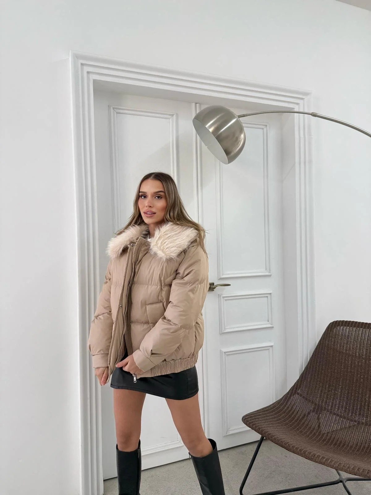 YAKA KÜRK DETAY İÇ ASTARLI ŞİŞME MONT BEJ