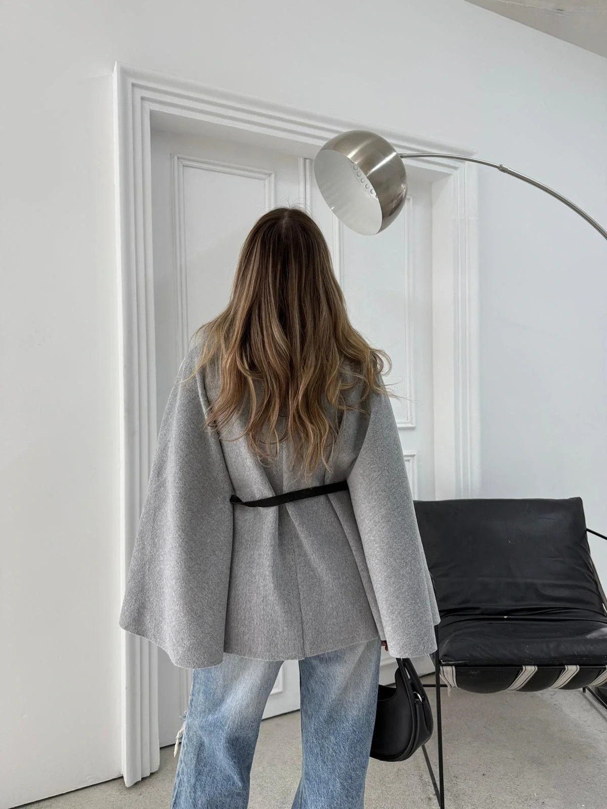 YAKA KÜRK DETAY KEMERLİ KAŞE PANÇO GRİ