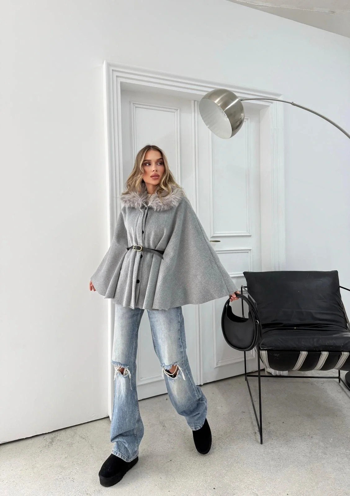 YAKA KÜRK DETAY KEMERLİ KAŞE PANÇO GRİ