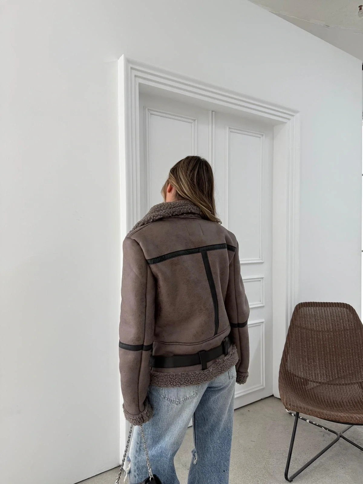 YAKA VE İÇ KÜRK DETAY KEMERLİ LAMİNE MONT VİZON 3146