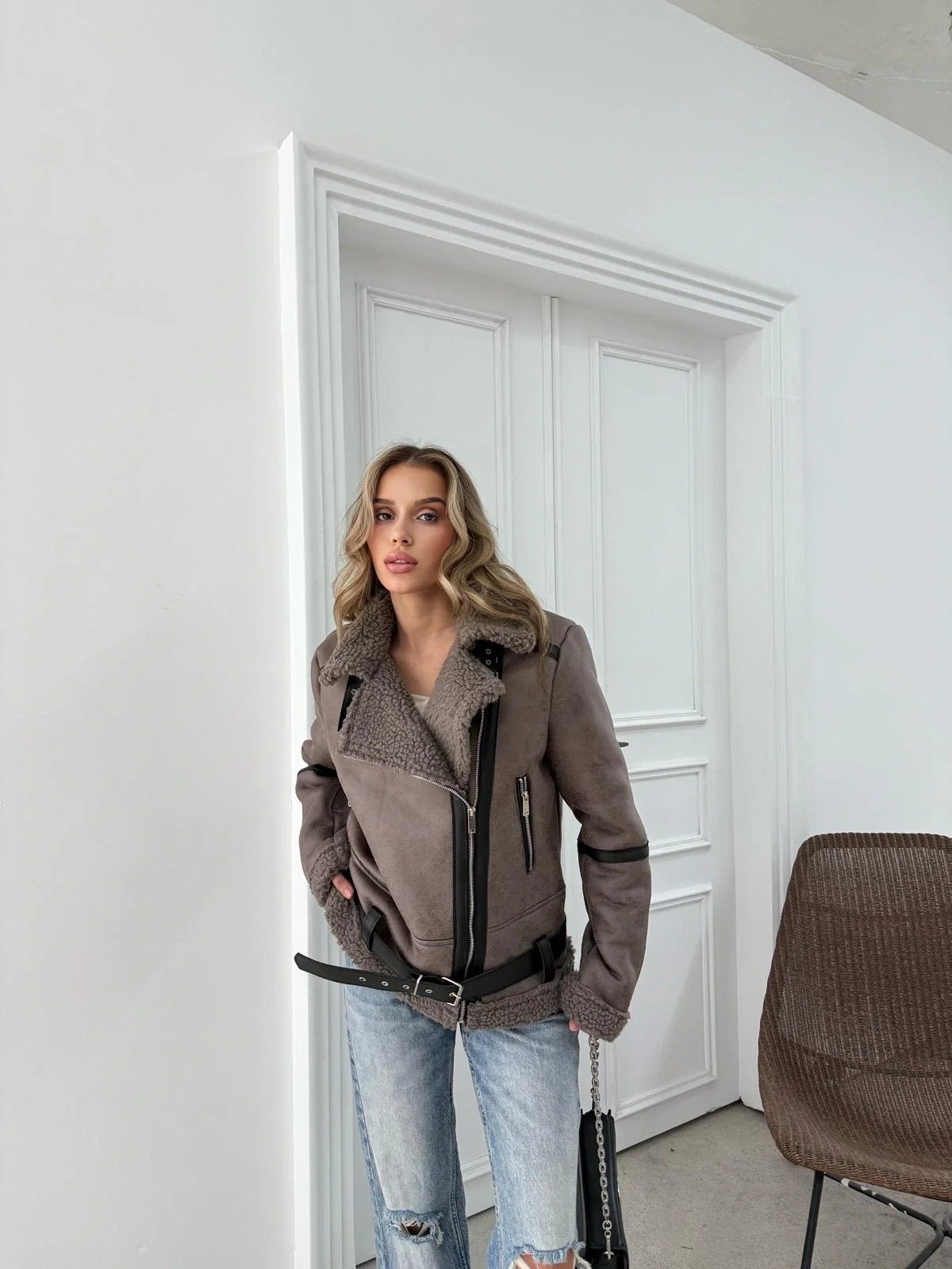 YAKA VE İÇ KÜRK DETAY KEMERLİ LAMİNE MONT VİZON 3146