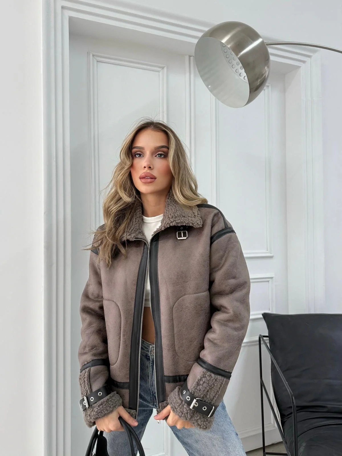 YAKA VE KOL KEMER DETAY LAMİNE İÇ KÜRKLÜ MONT VİZON 3147