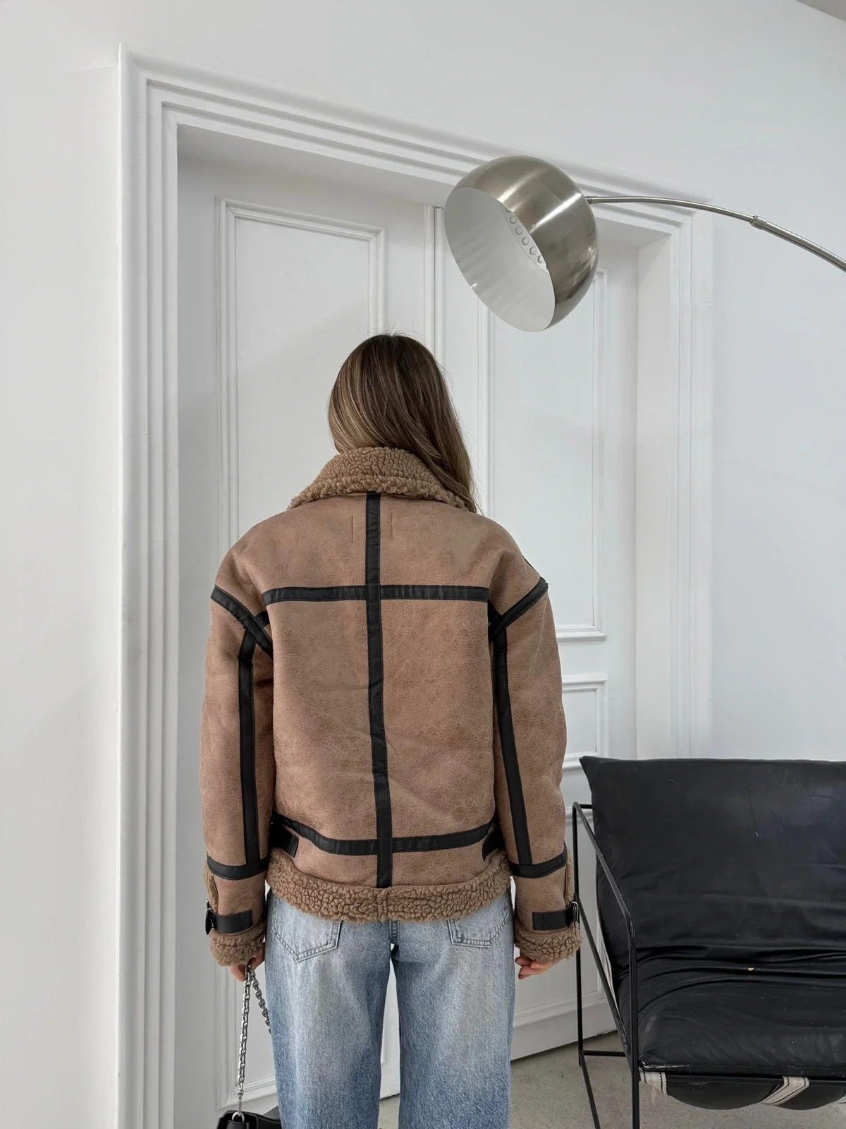 YAKA VE KOL KEMER DETAY LAMİNE İÇ KÜRKLÜ MONT VİZON 3147