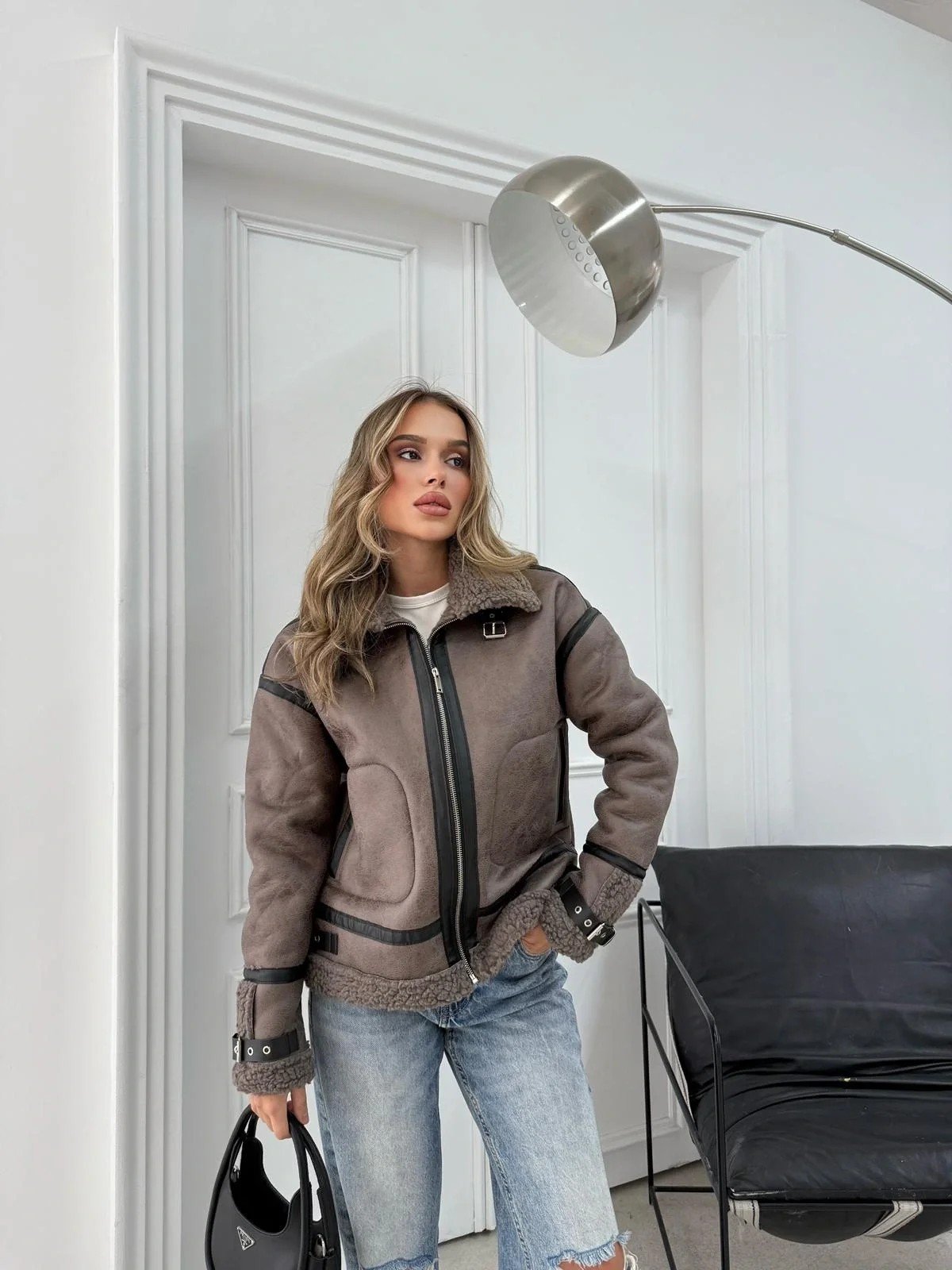 YAKA VE KOL KEMER DETAY LAMİNE İÇ KÜRKLÜ MONT VİZON 3147