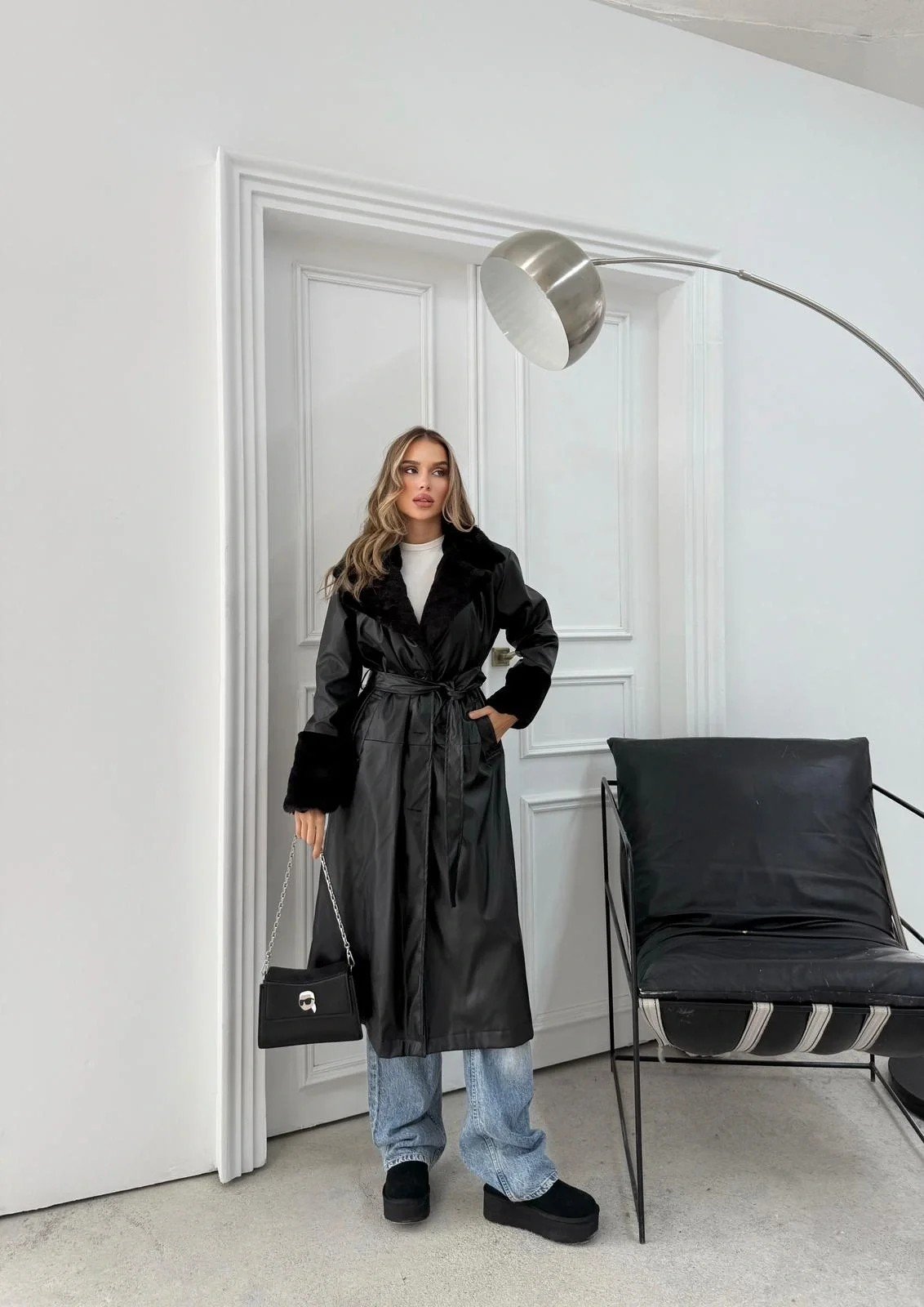 YAKA VE KOL KÜRK DETAY İÇ ASTARLI UZUN DERİ TRENÇ SİYAH