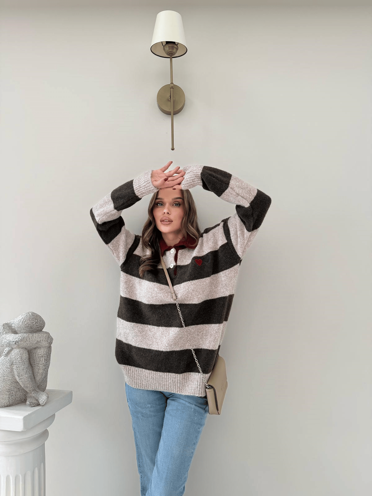 YAKALI KALP NAKIŞ DETAY ÇİZGİLİ SALAŞ KAZAK KAHVE