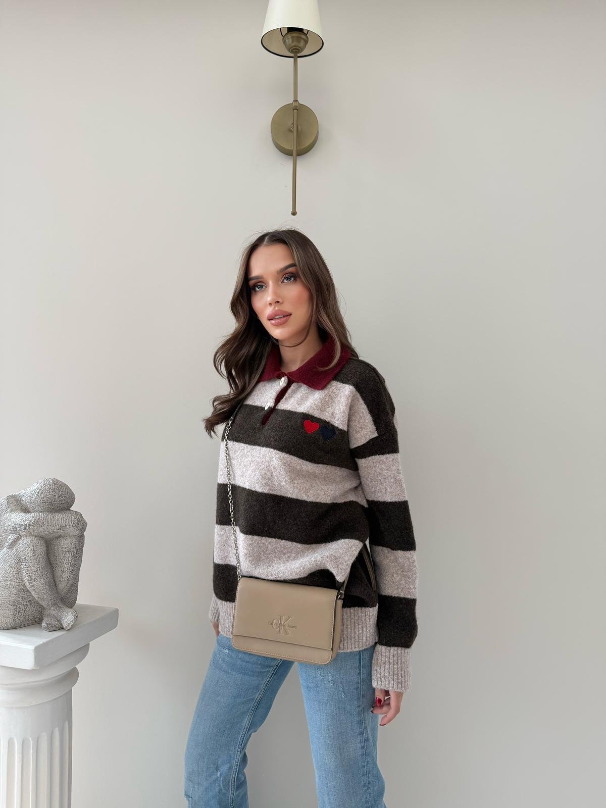 YAKALI KALP NAKIŞ DETAY ÇİZGİLİ SALAŞ KAZAK KAHVE