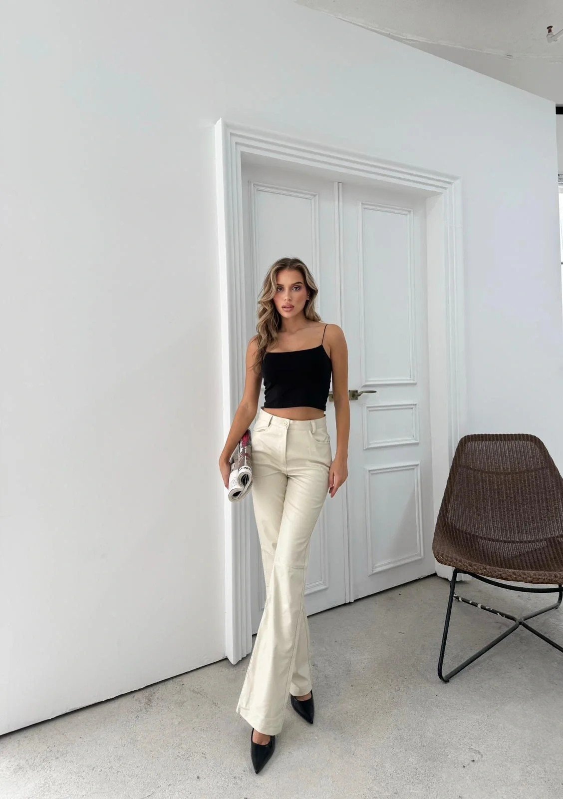 YARI İSPANYOL PAÇA DÜĞMELİ DERİ PANTOLON KREM