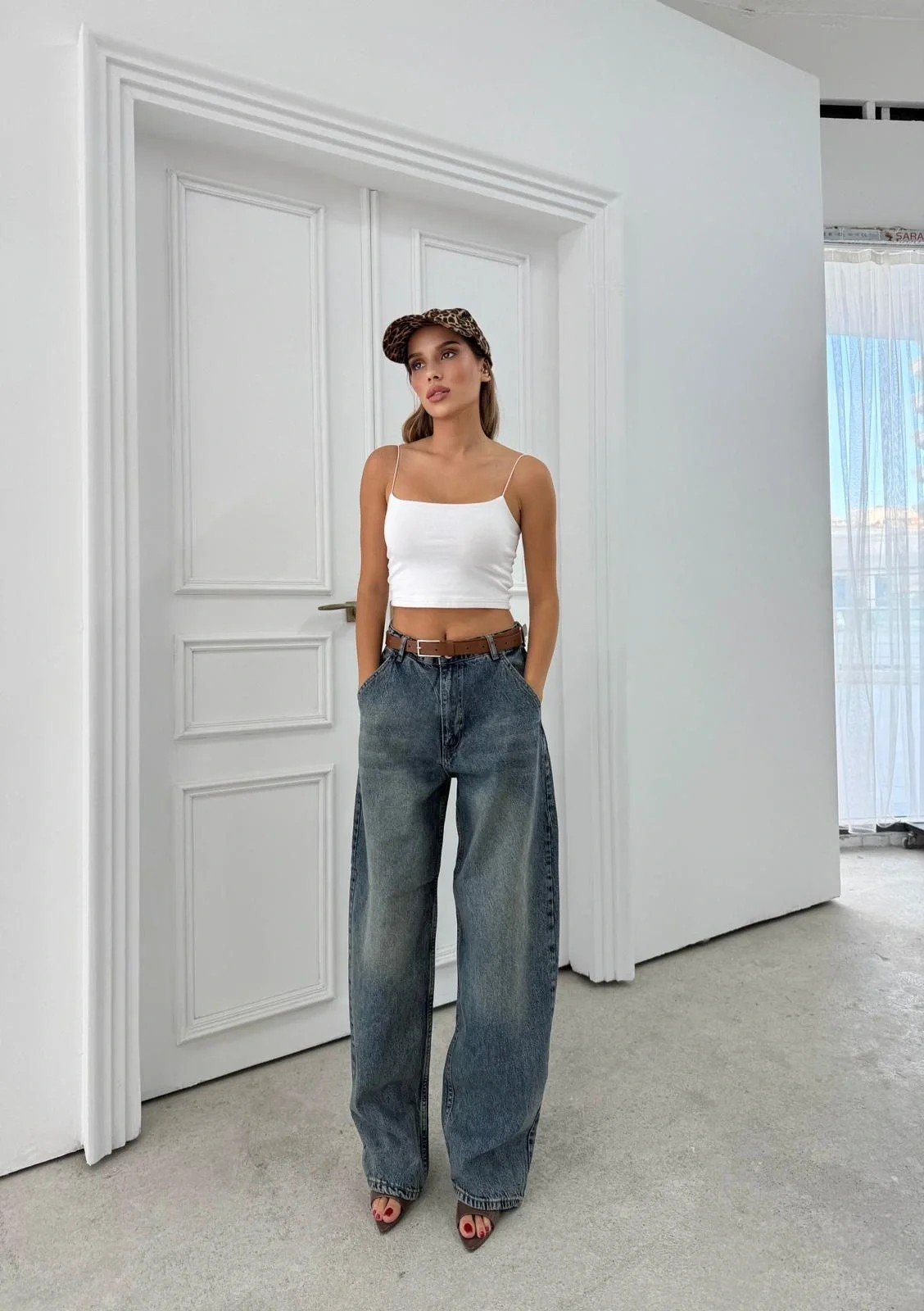 YÜKSEK BEL GENİŞ PAÇA JEAN PANTOLON