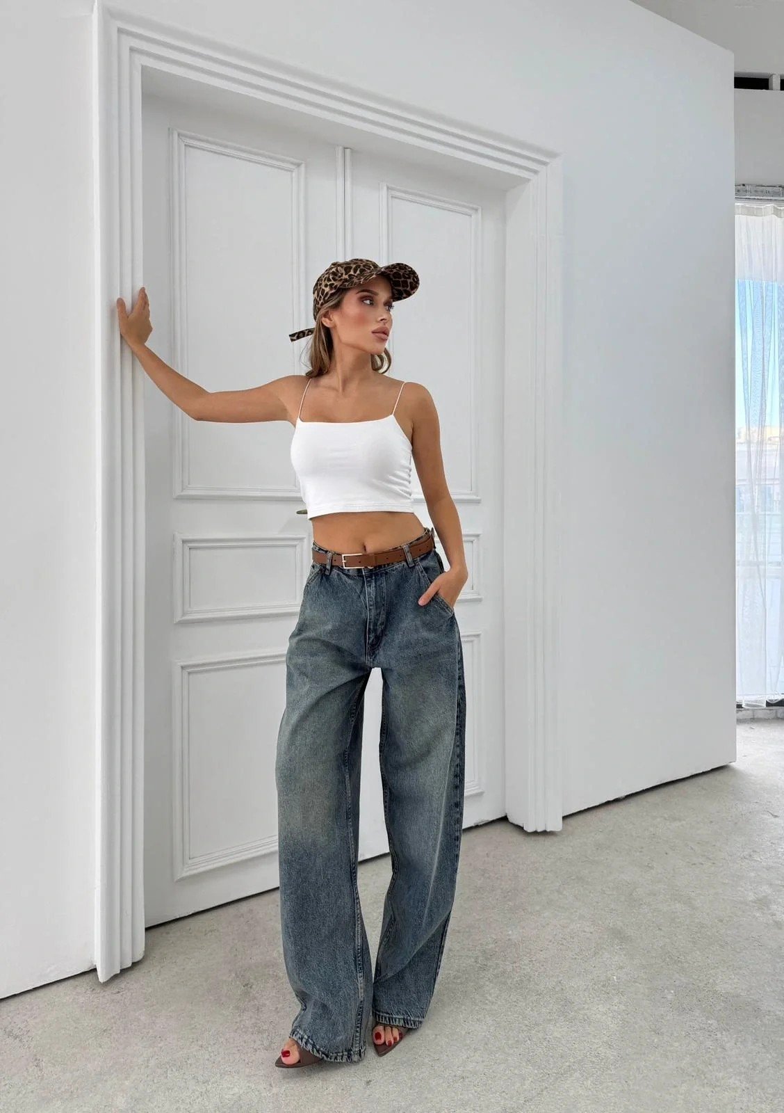 YÜKSEK BEL GENİŞ PAÇA JEAN PANTOLON