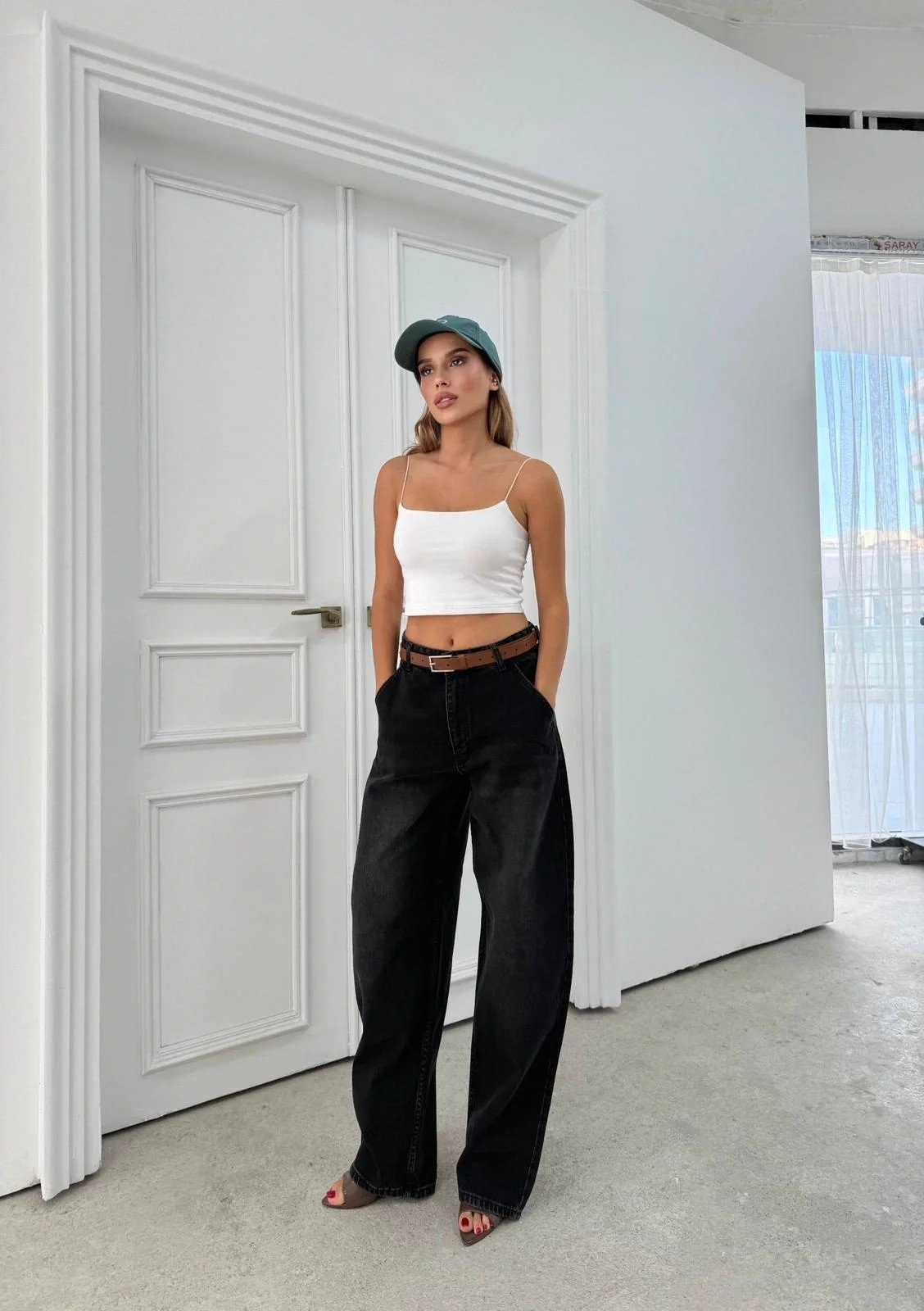 YÜKSEK BEL GENİŞ PAÇA JEAN PANTOLON SİYAH