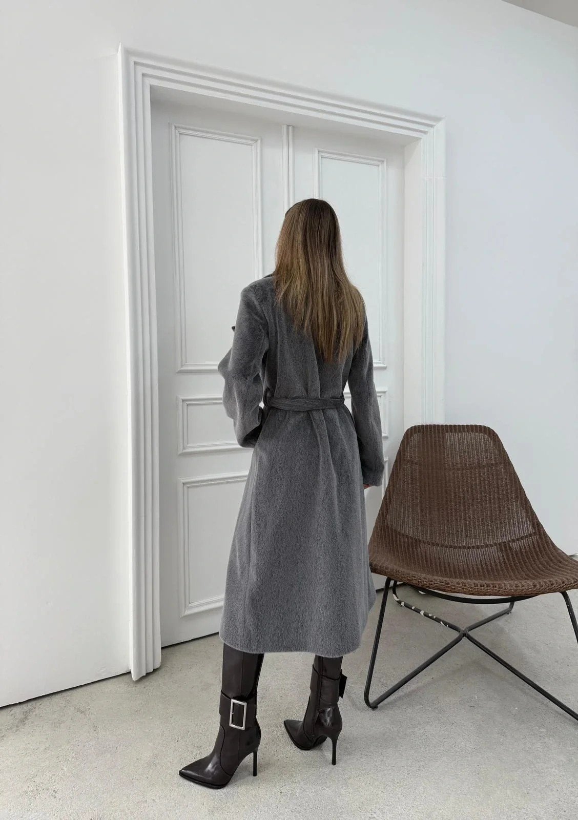 YUMOŞ KUŞAKLI İÇ ASTARLI UZUN KAŞE KABAN ANTRASİT