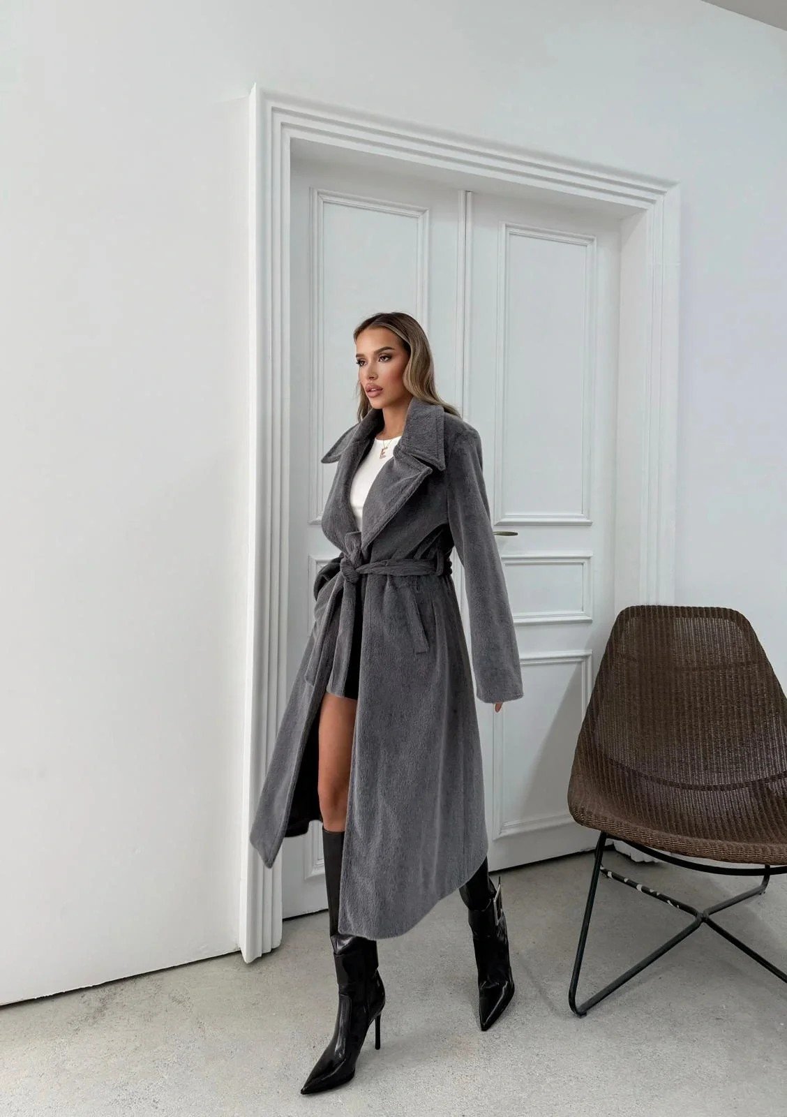 YUMOŞ KUŞAKLI İÇ ASTARLI UZUN KAŞE KABAN ANTRASİT