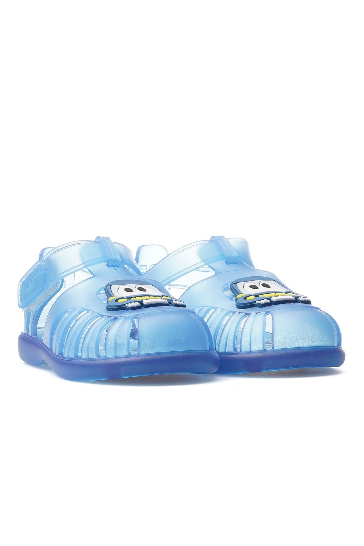 tobby-v-862802.jpeg
