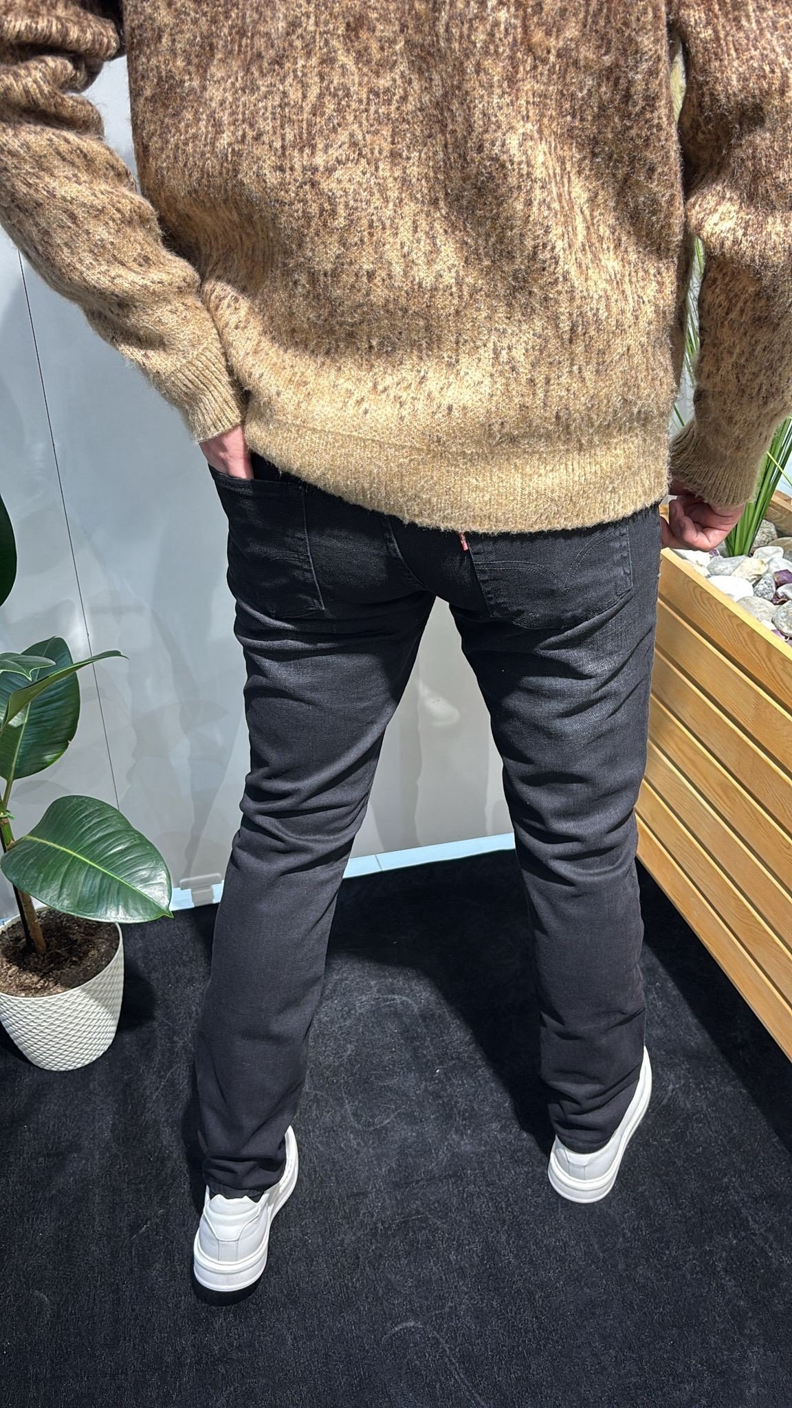 SİYAH TAŞLAMALI KOT PANTOLON