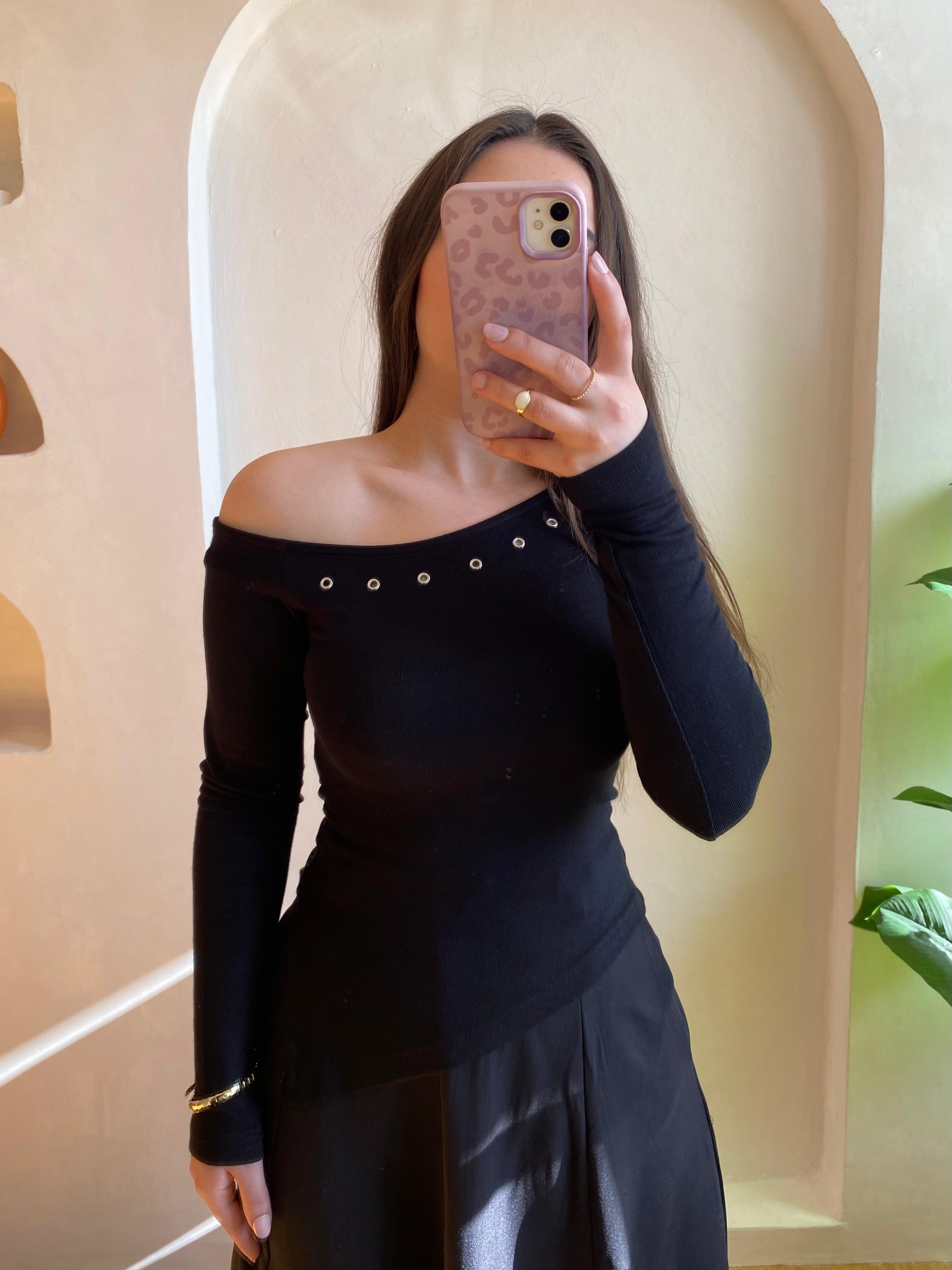 Siyah Zımba Detay Body