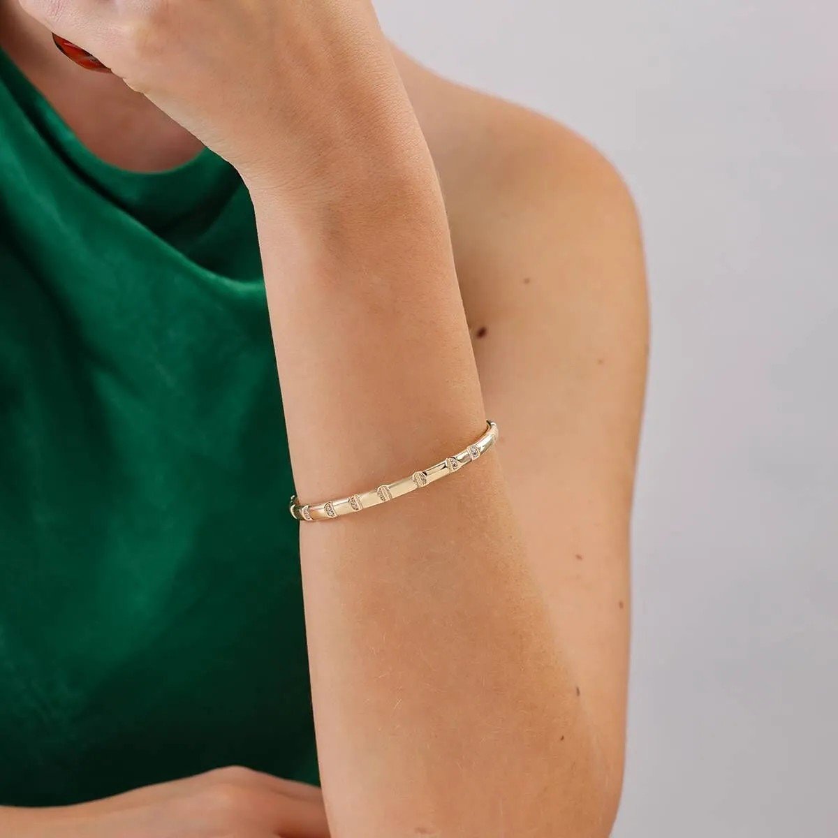 Regold Taş Detaylı Silindir Kelepçe