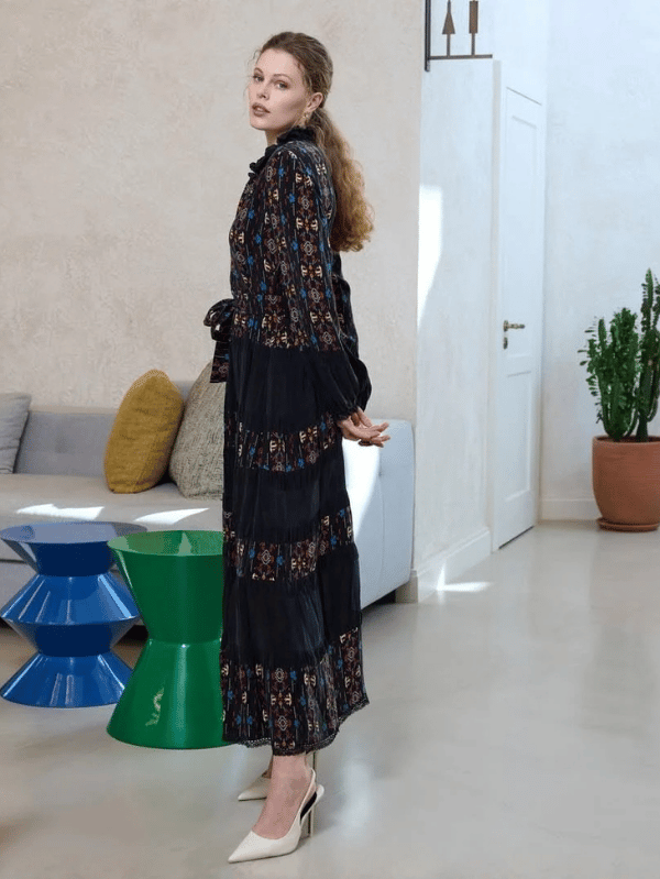 MissWhence Kat Kat Etek Detaylı Elbise 